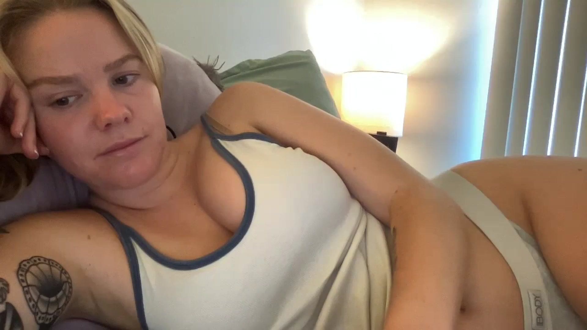 Gallery image thumbnail from KittyKat29's myfreecams stream on, 09/24/2023, 24:20 image 9 of 20