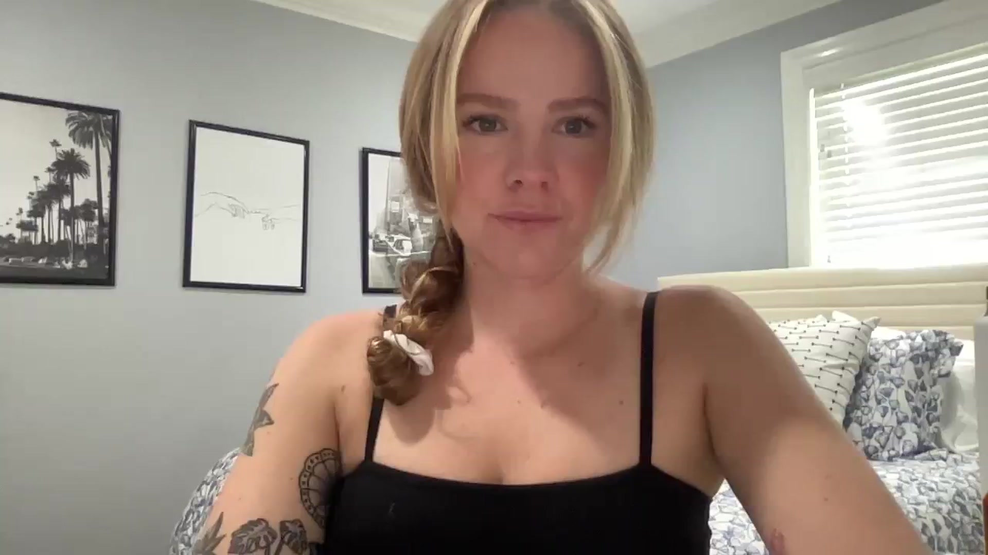 Gallery image thumbnail from KittyKat29's myfreecams stream on, 09/28/2023, 22:07 image 10 of 20