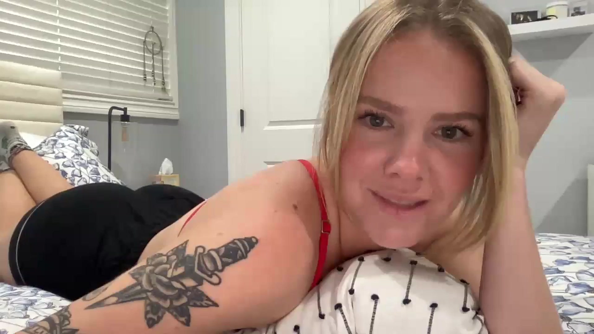 Gallery image thumbnail from KittyKat29's myfreecams stream on, 09/28/2023, 23:01 image 12 of 20
