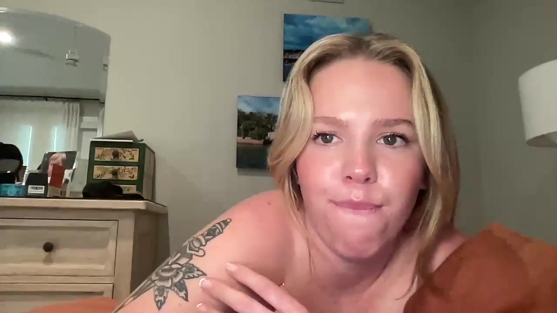 Gallery image thumbnail from KittyKat29's myfreecams stream on, 10/06/2023, 23:00 image 19 of 20