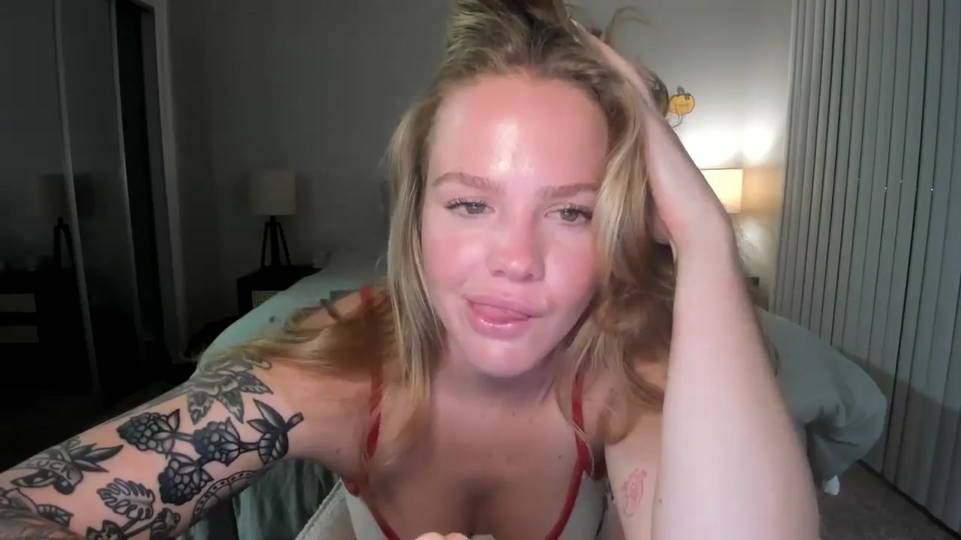 Gallery image thumbnail from KittyKat29's myfreecams stream on, 10/19/2023, 02:55 image 15 of 20