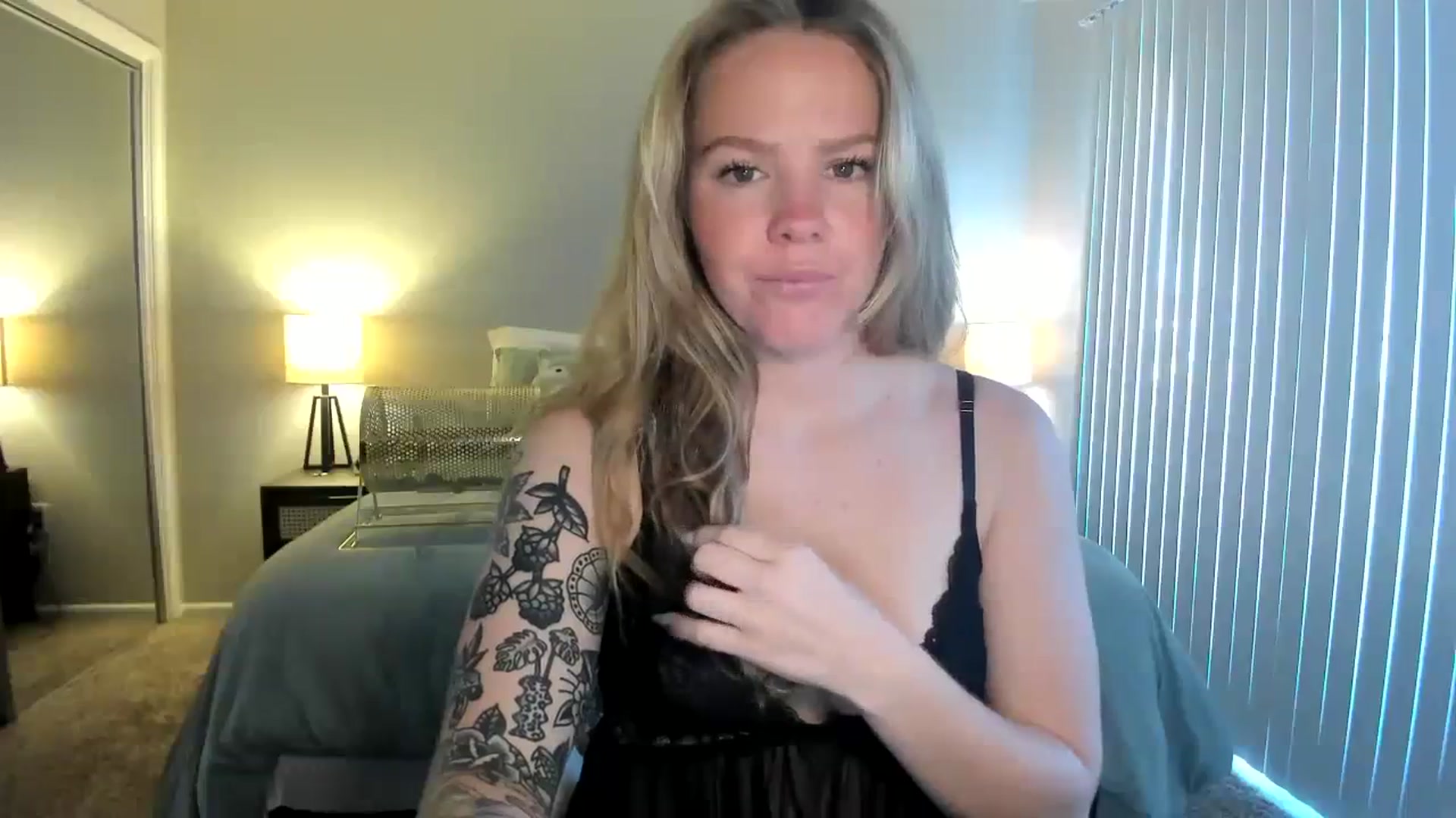 Gallery image thumbnail from KittyKat29's myfreecams stream on, 10/31/2023, 23:18 image 7 of 20
