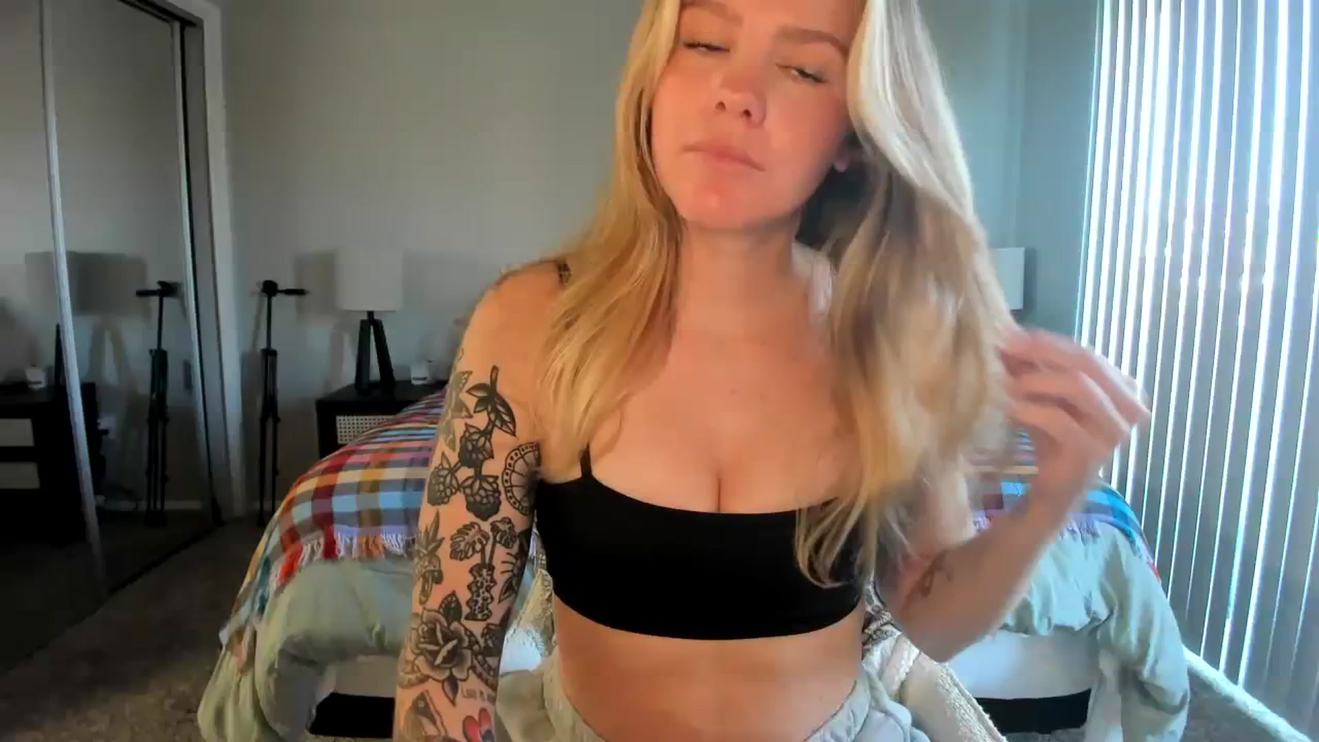 Gallery image thumbnail from KittyKat29's myfreecams stream on, 11/06/2023, 24:02 image 13 of 20