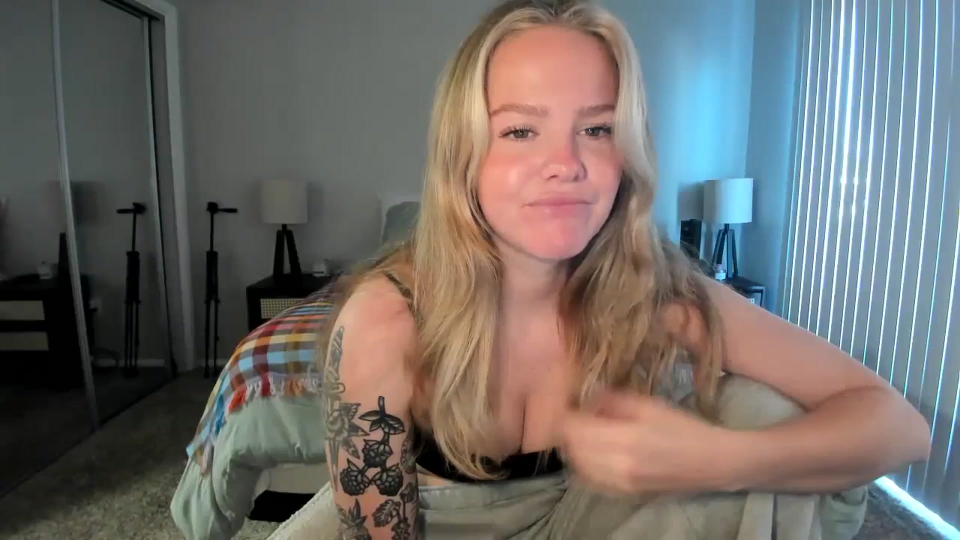 Gallery image thumbnail from KittyKat29's myfreecams stream on, 11/06/2023, 24:02 image 10 of 20