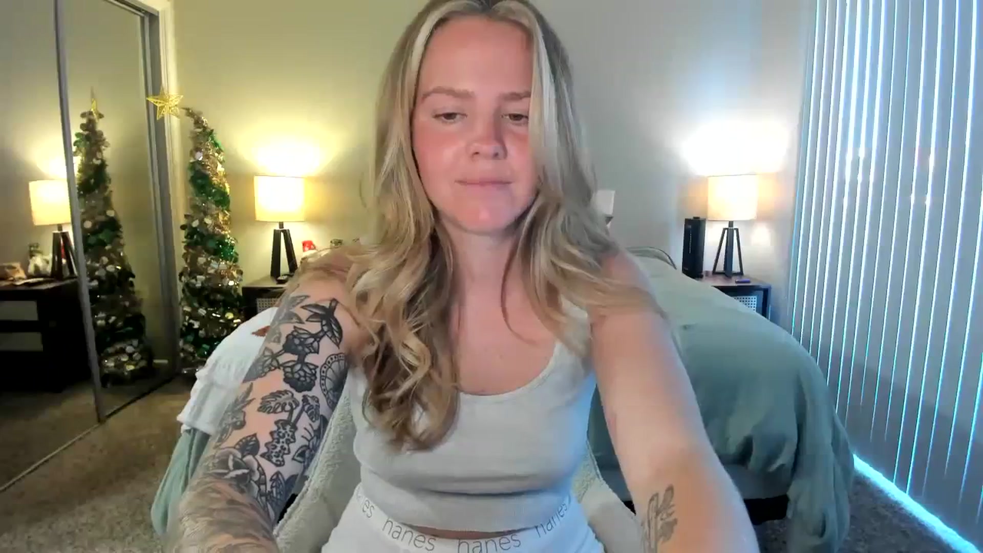 Gallery image thumbnail from KittyKat29's myfreecams stream on, 11/15/2023, 01:58 image 3 of 20