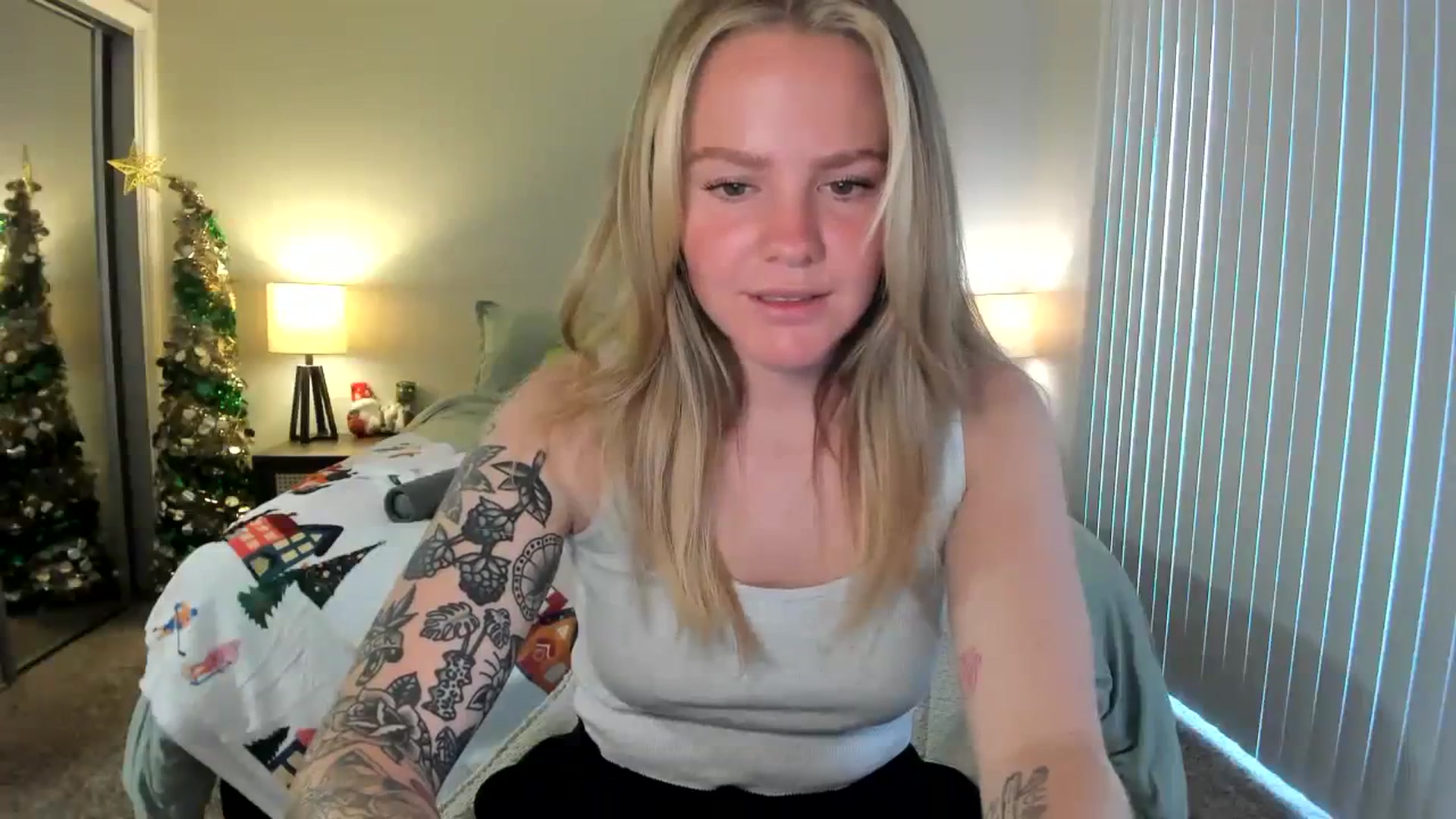 Gallery image thumbnail from KittyKat29's myfreecams stream on, 11/16/2023, 24:03 image 6 of 20