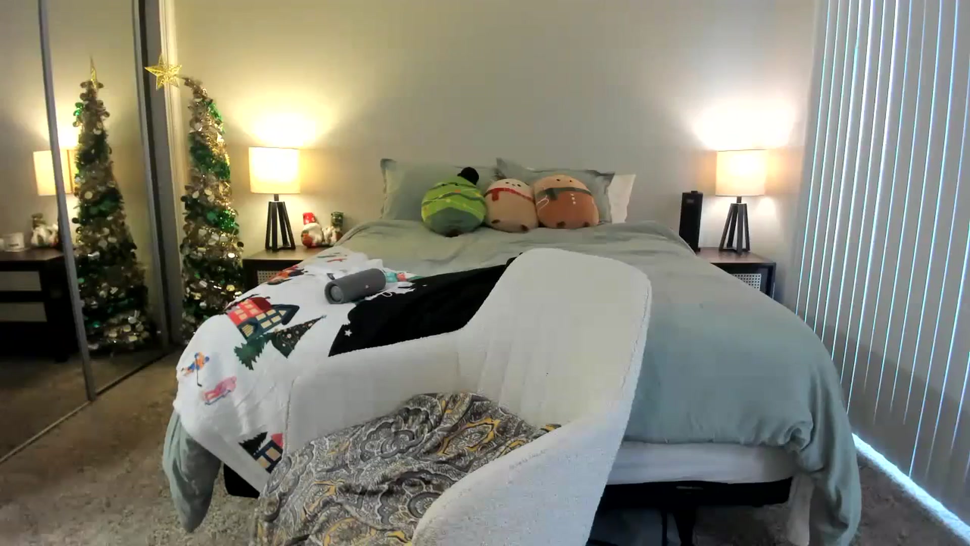 Gallery image thumbnail from KittyKat29's myfreecams stream on, 11/16/2023, 24:03 image 15 of 20