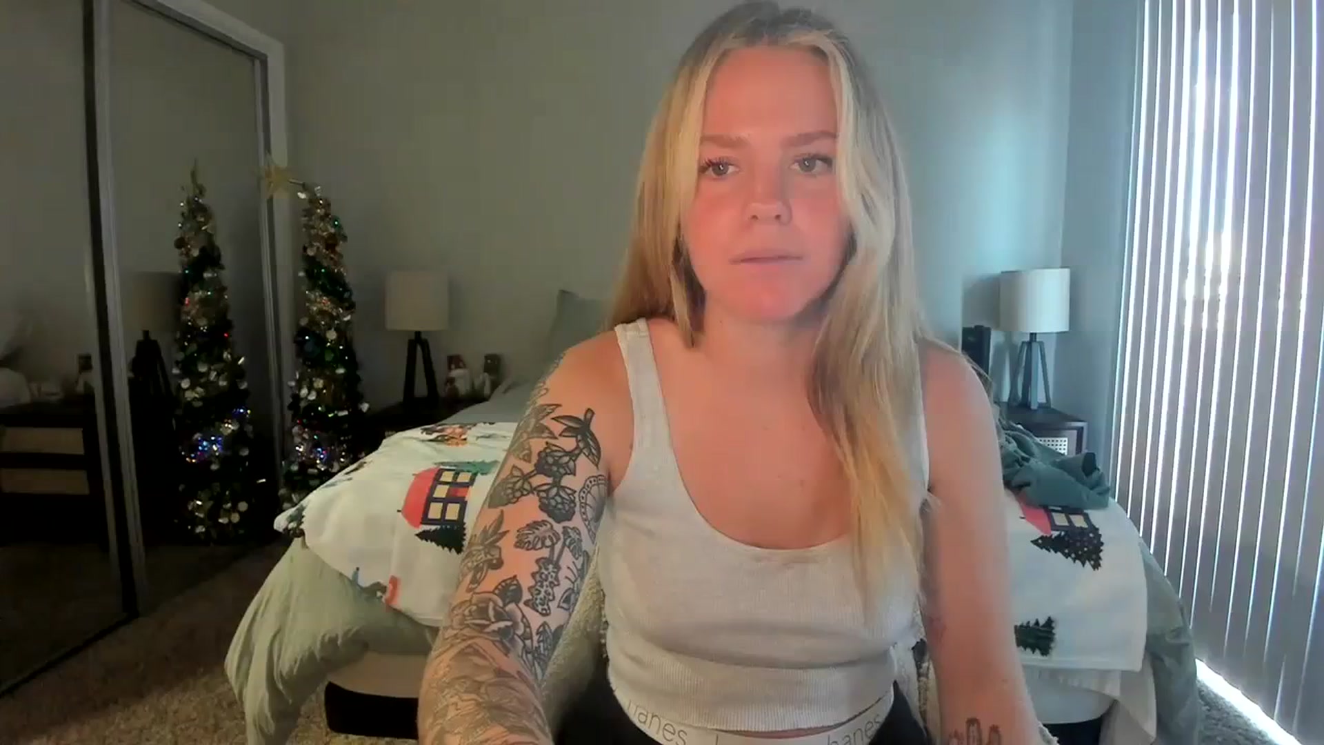 Gallery image thumbnail from KittyKat29's myfreecams stream on, 11/25/2023, 21:46 image 15 of 20