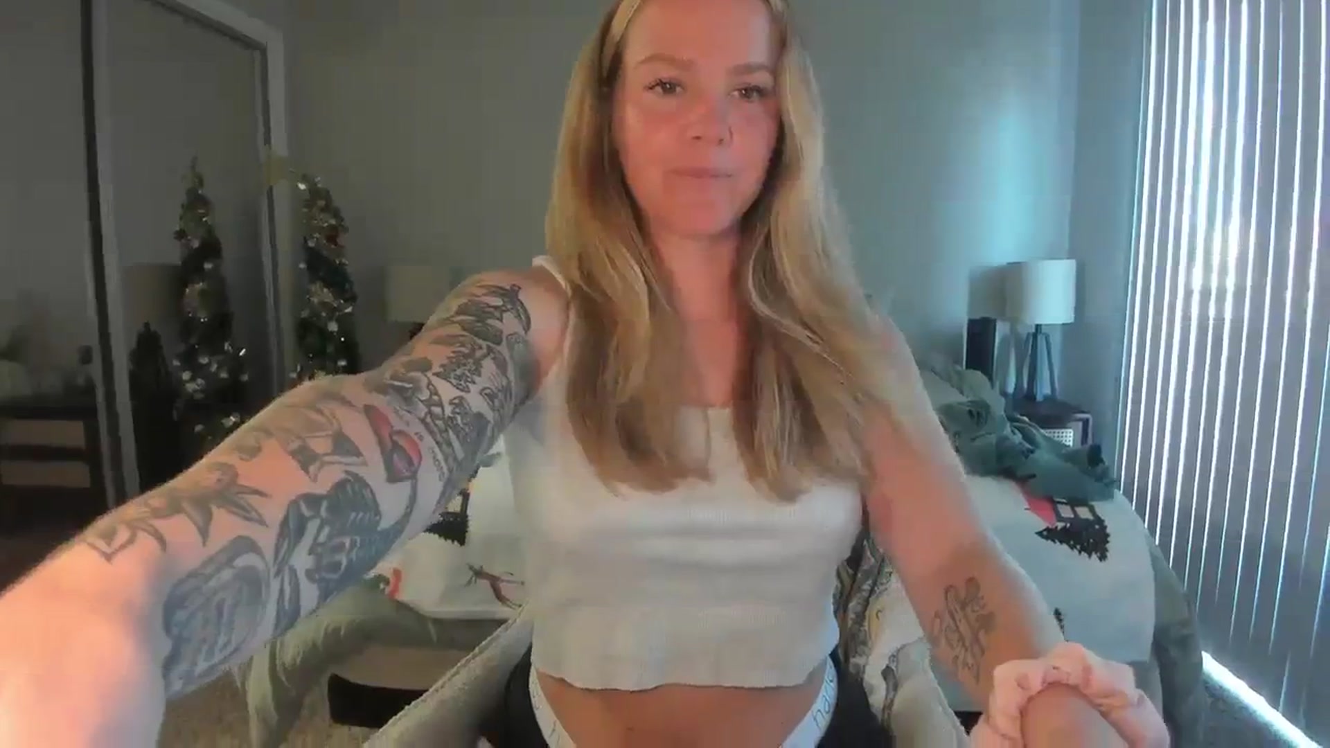 Gallery image thumbnail from KittyKat29's myfreecams stream on, 11/25/2023, 21:46 image 4 of 20