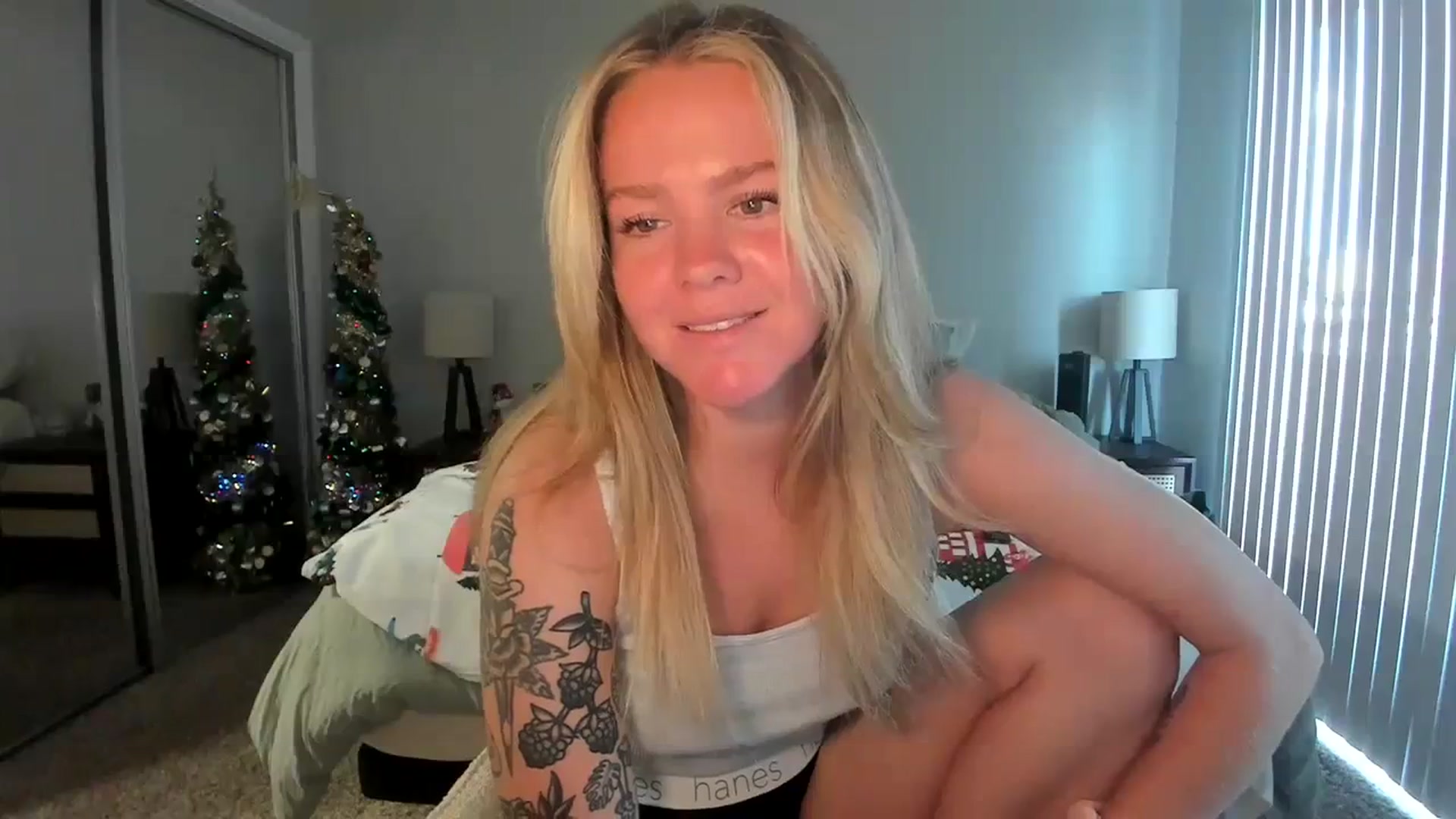 Gallery image thumbnail from KittyKat29's myfreecams stream on, 11/25/2023, 21:46 image 6 of 20