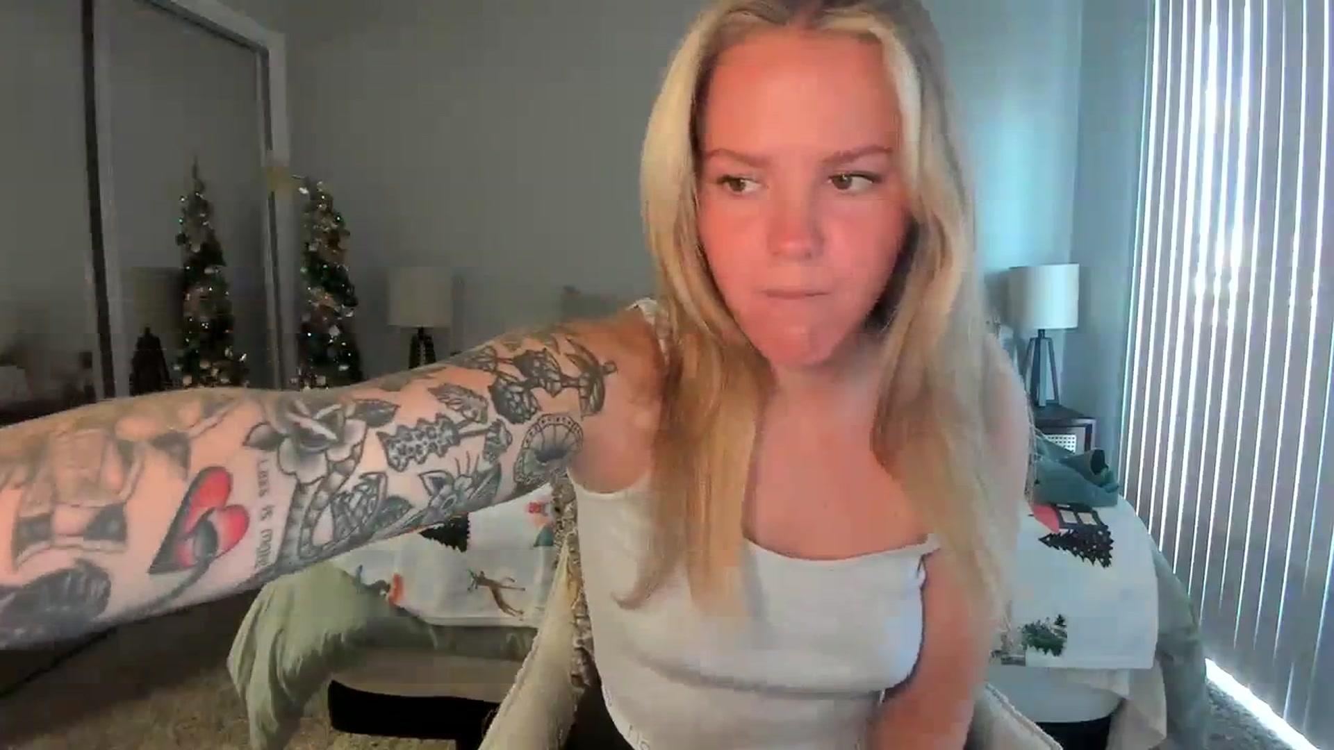 Gallery image thumbnail from KittyKat29's myfreecams stream on, 11/25/2023, 21:46 image 8 of 20