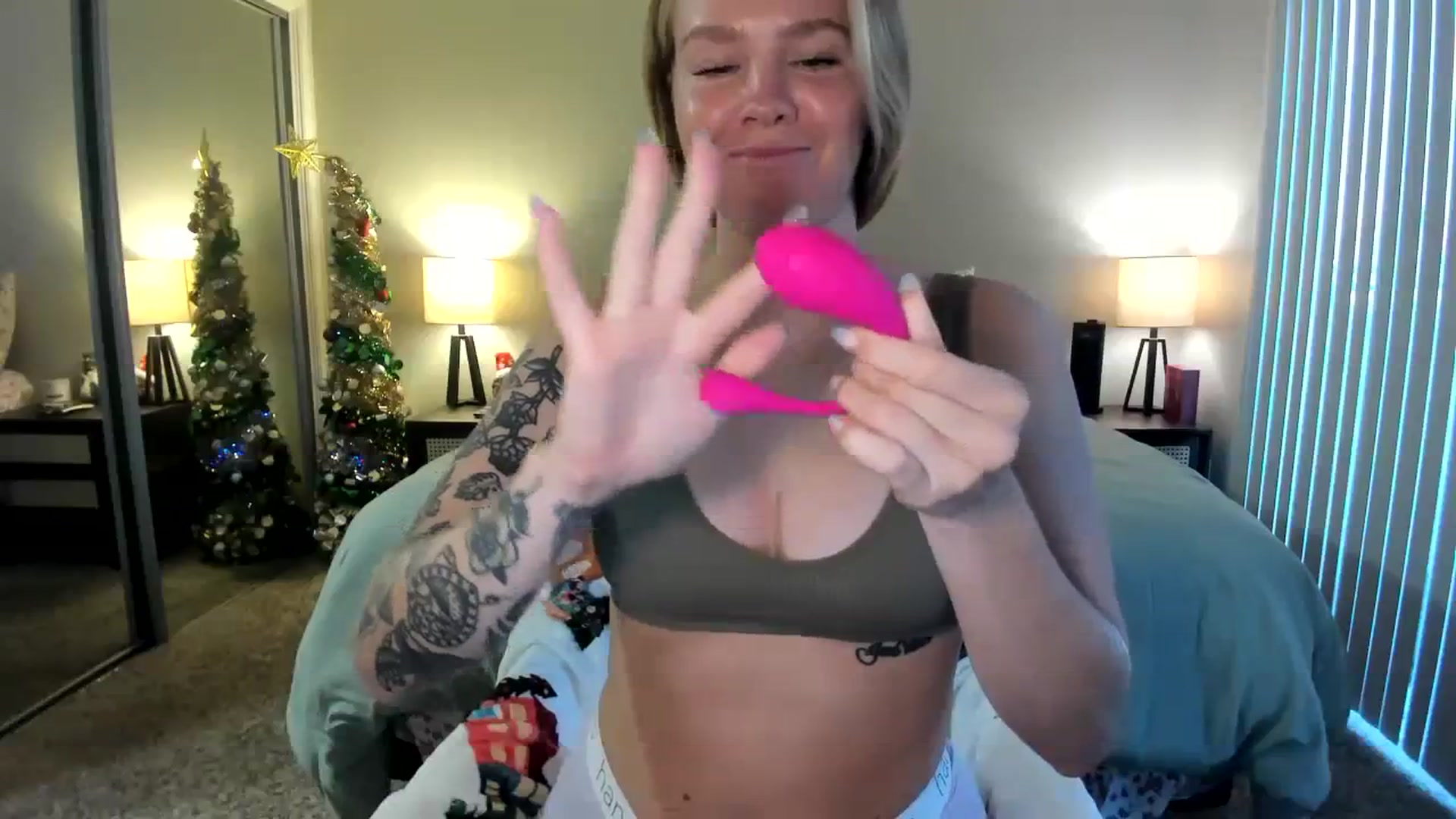 Gallery image thumbnail from KittyKat29's myfreecams stream on, 11/27/2023, 24:43 image 11 of 20