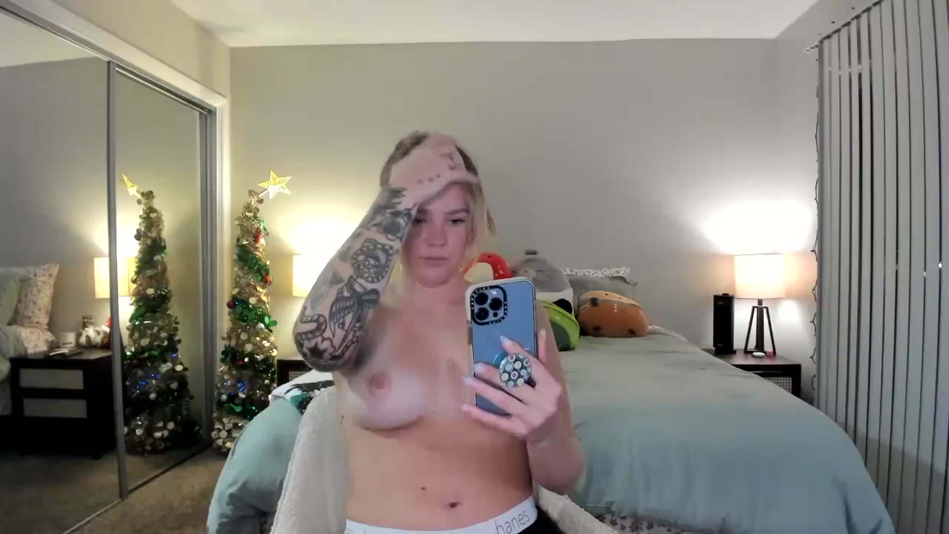 Gallery image thumbnail from KittyKat29's myfreecams stream on, 12/03/2023, 01:47 image 16 of 20