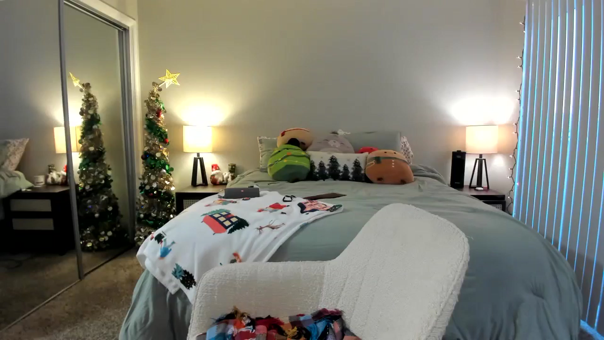 Gallery image thumbnail from KittyKat29's myfreecams stream on, 12/08/2023, 24:45 image 12 of 20