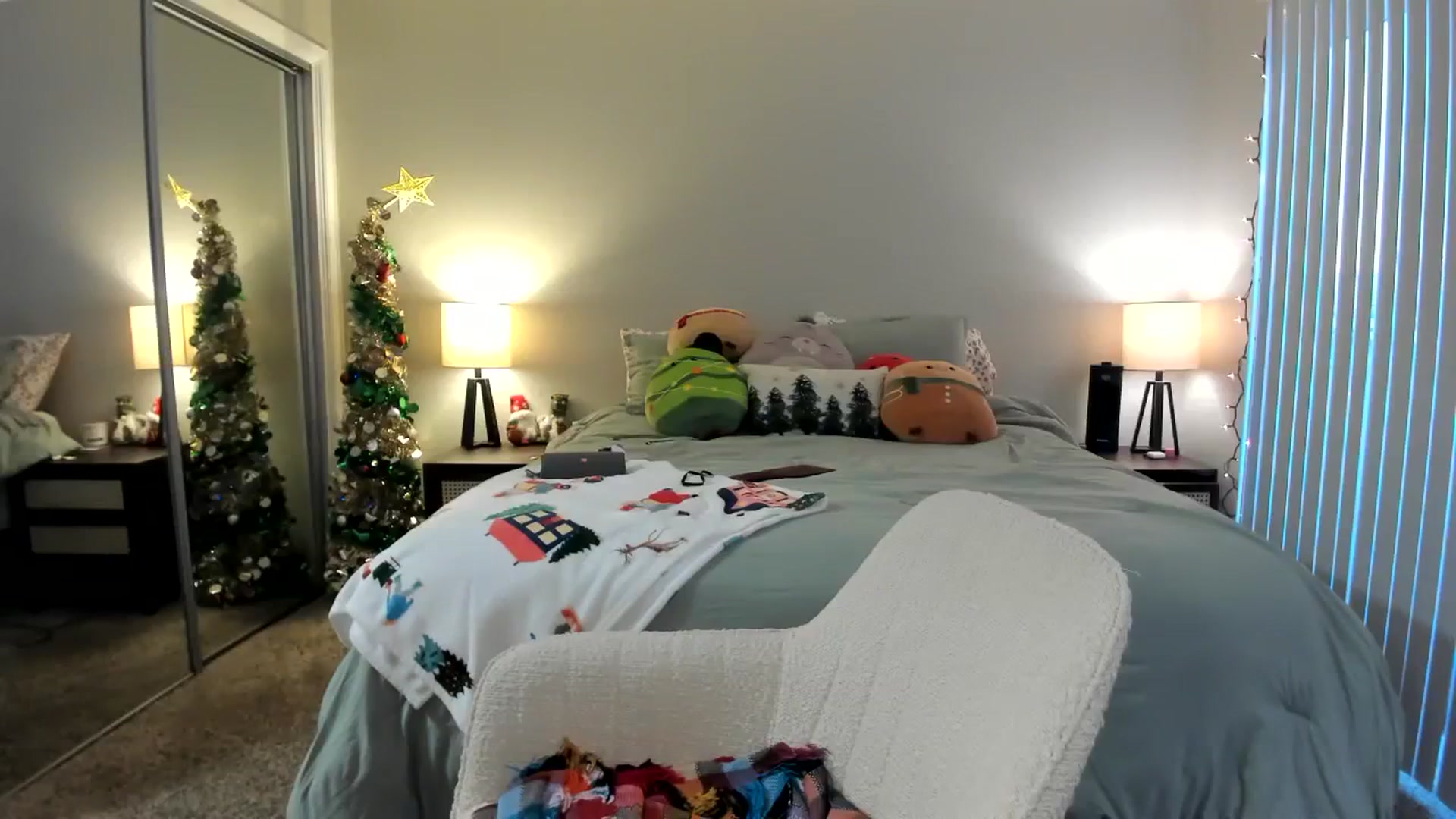 Gallery image thumbnail from KittyKat29's myfreecams stream on, 12/08/2023, 24:45 image 10 of 20