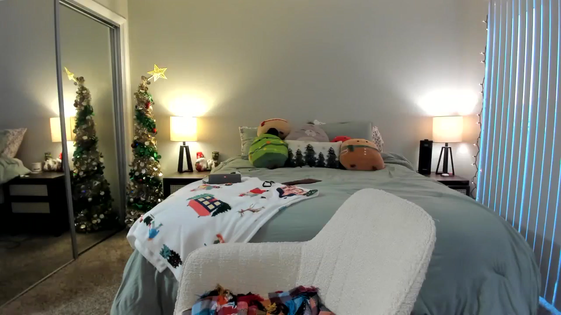 Gallery image thumbnail from KittyKat29's myfreecams stream on, 12/08/2023, 24:45 image 11 of 20