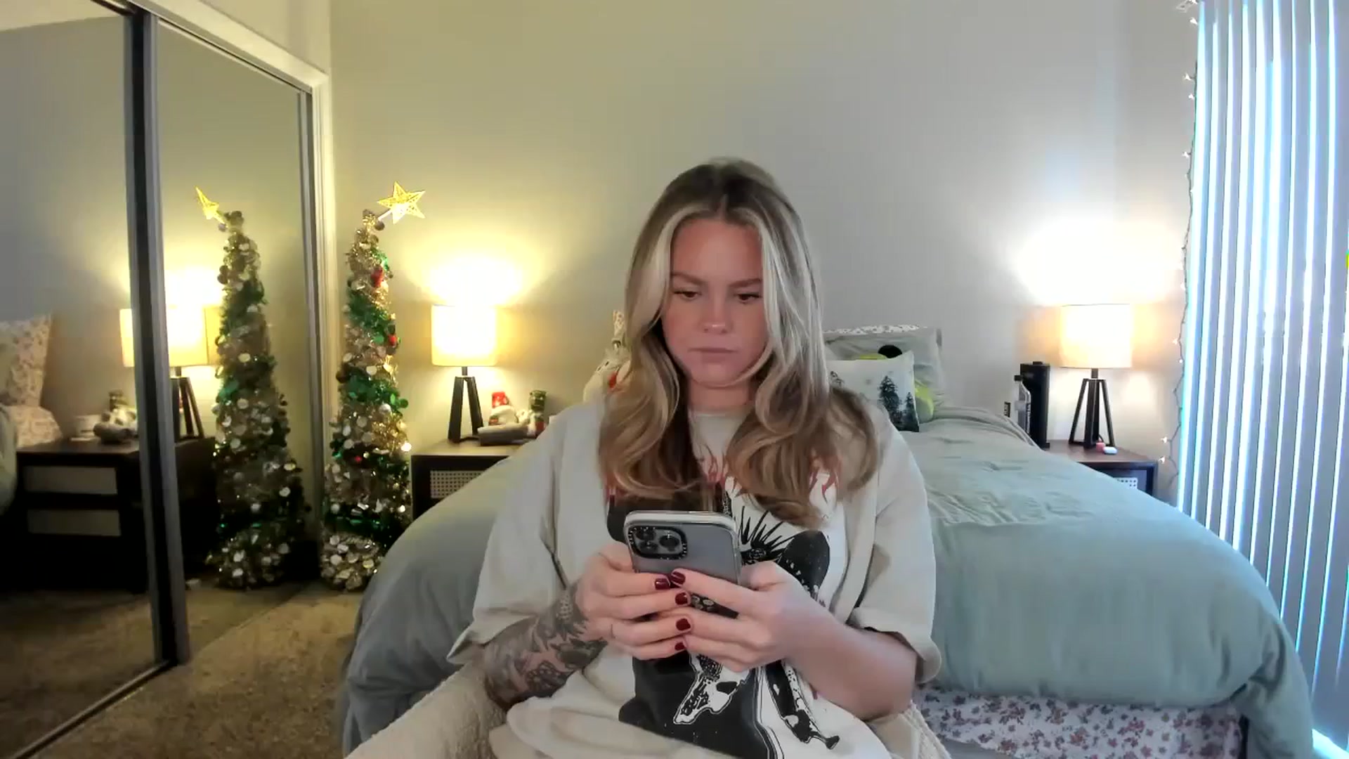 Gallery image thumbnail from KittyKat29's myfreecams stream on, 12/13/2023, 22:38 image 10 of 20