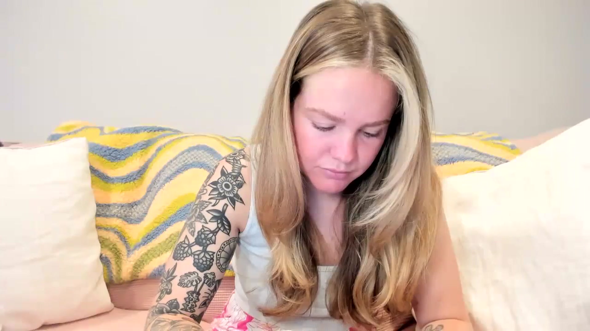 Gallery image thumbnail from KittyKat29's myfreecams stream on, 12/15/2023, 19:29 image 8 of 20