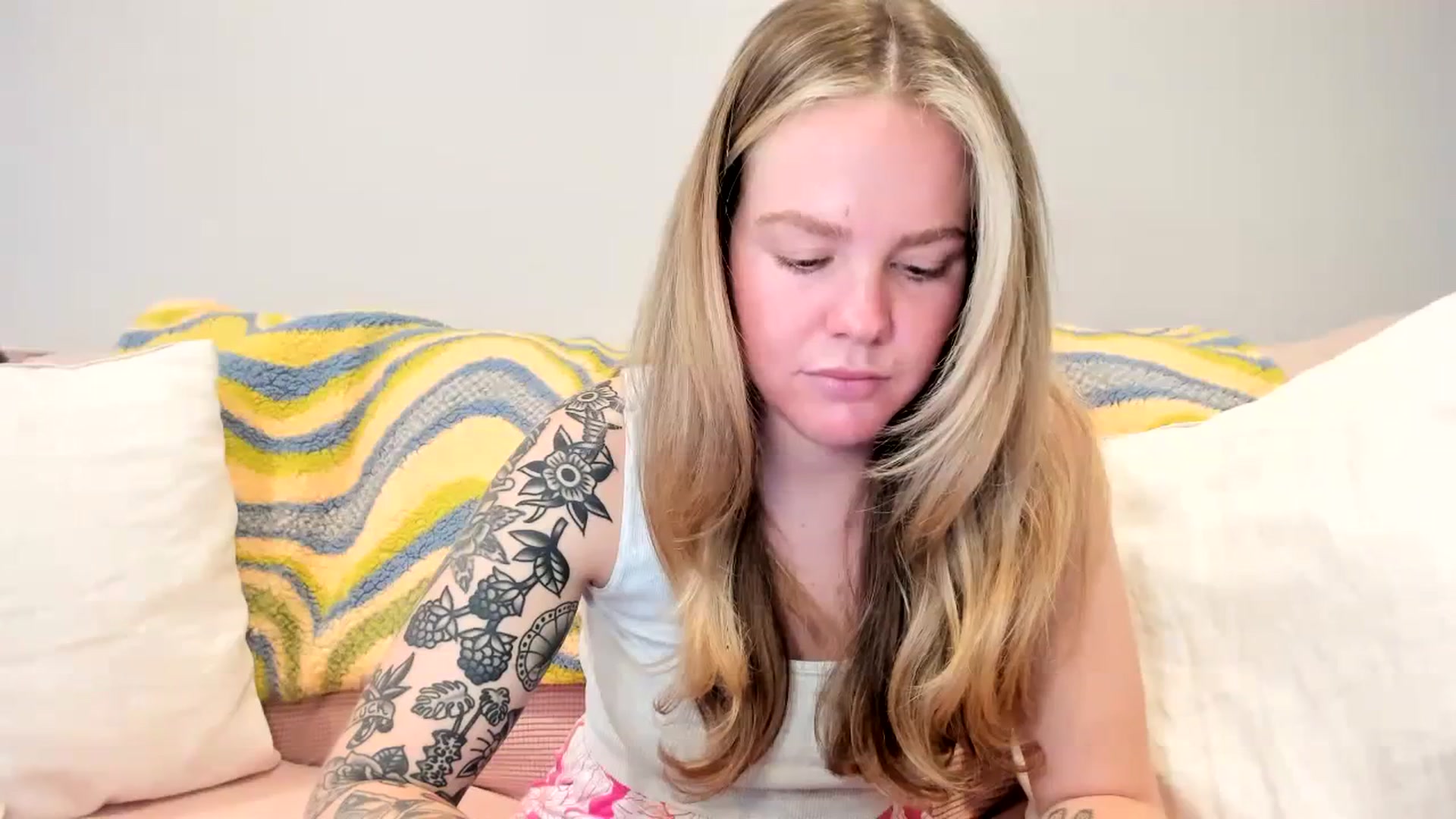 Gallery image thumbnail from KittyKat29's myfreecams stream on, 12/15/2023, 19:29 image 9 of 20