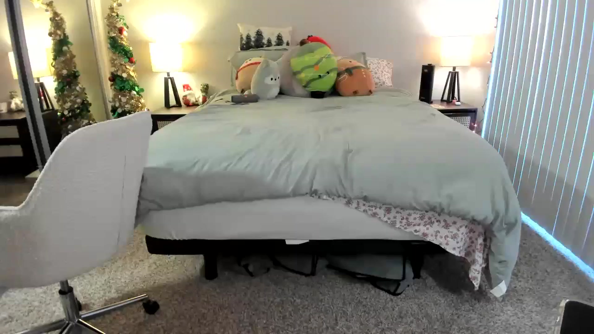 Gallery image thumbnail from KittyKat29's myfreecams stream on, 12/17/2023, 24:25 image 20 of 20