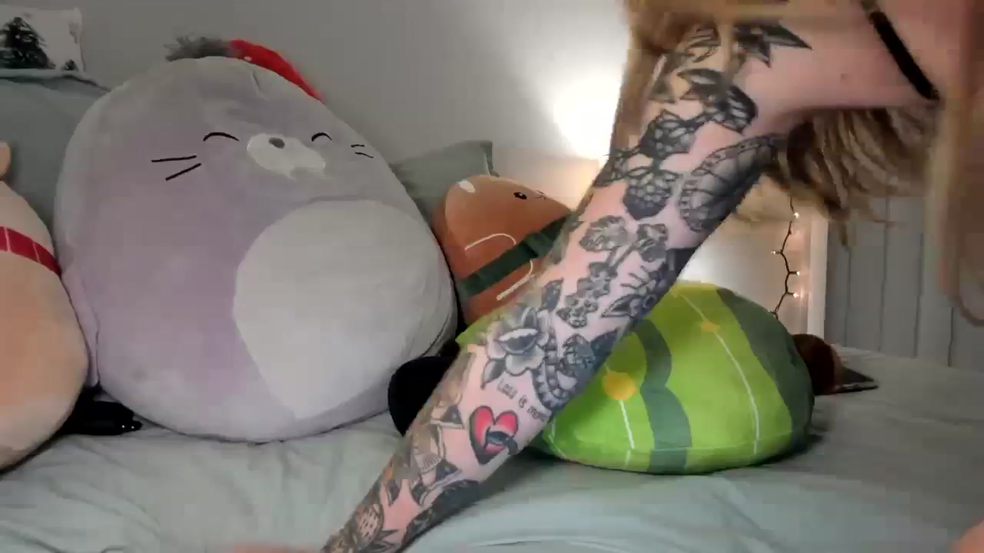 Gallery image thumbnail from KittyKat29's myfreecams stream on, 12/17/2023, 03:56 image 13 of 20
