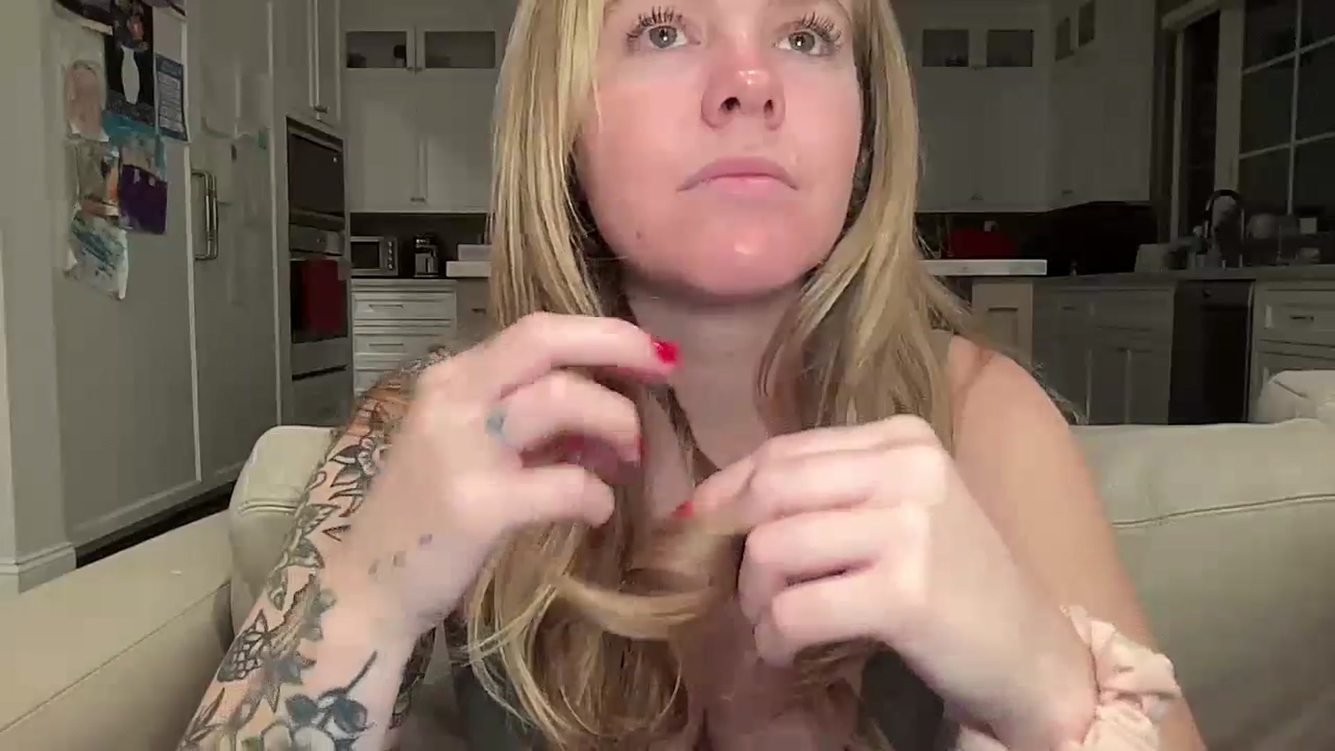 Gallery image thumbnail from KittyKat29's myfreecams stream on, 12/25/2023, 02:26 image 12 of 20