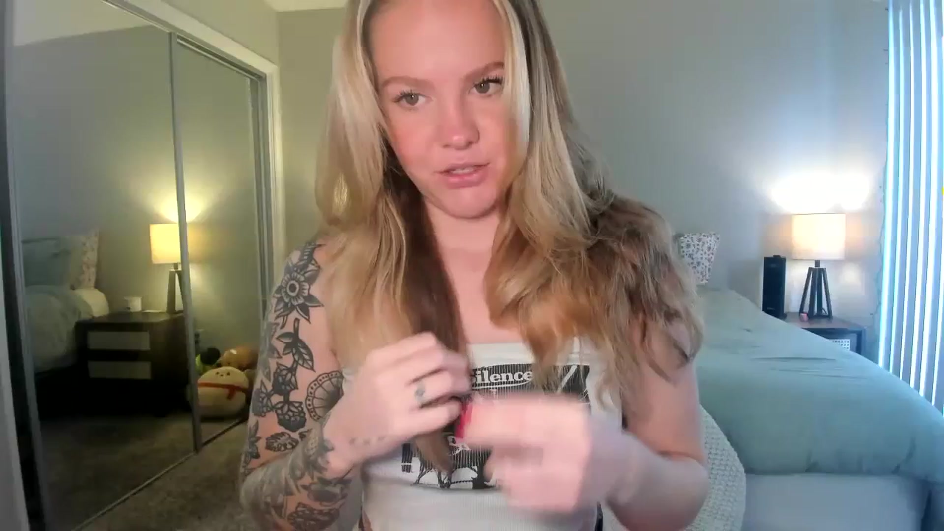 Gallery image thumbnail from KittyKat29's myfreecams stream on, 01/04/2024, 24:11 image 1 of 20