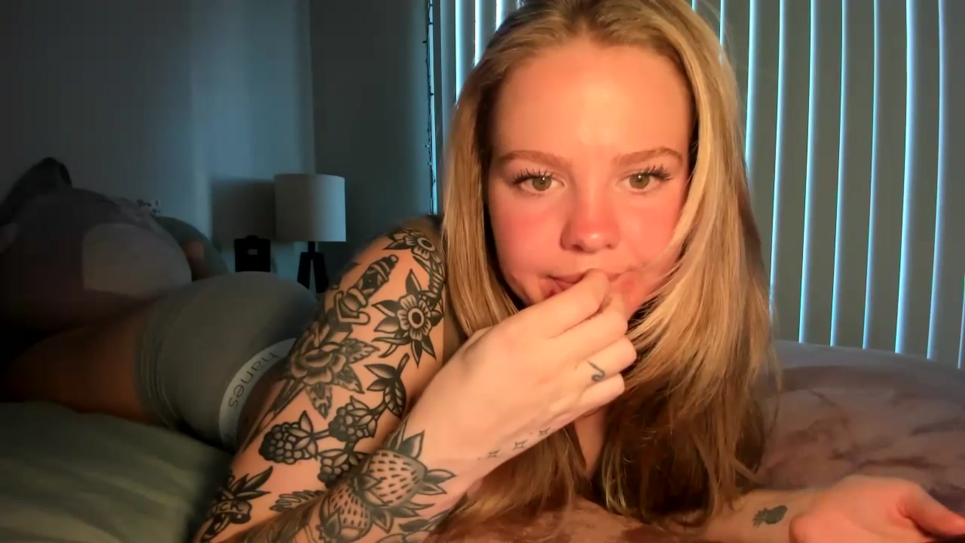 Gallery image thumbnail from KittyKat29's myfreecams stream on, 01/23/2024, 23:29 image 10 of 20