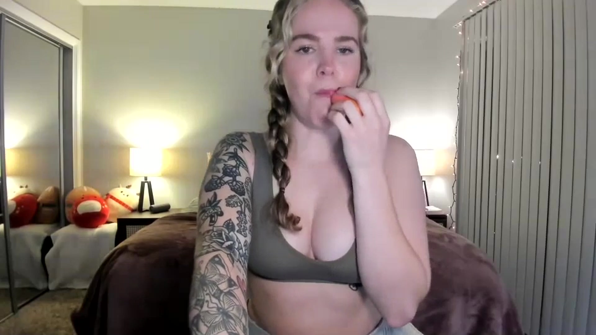 Gallery image thumbnail from KittyKat29's myfreecams stream on, 01/26/2024, 02:35 image 19 of 20