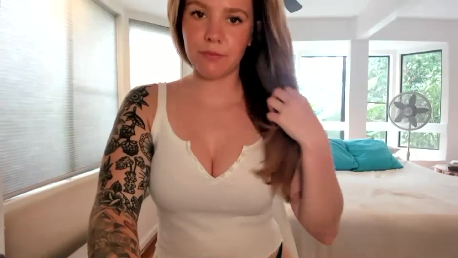 Gallery image thumbnail from KittyKat29's myfreecams stream on, 02/14/2024, 23:36 image 9 of 20