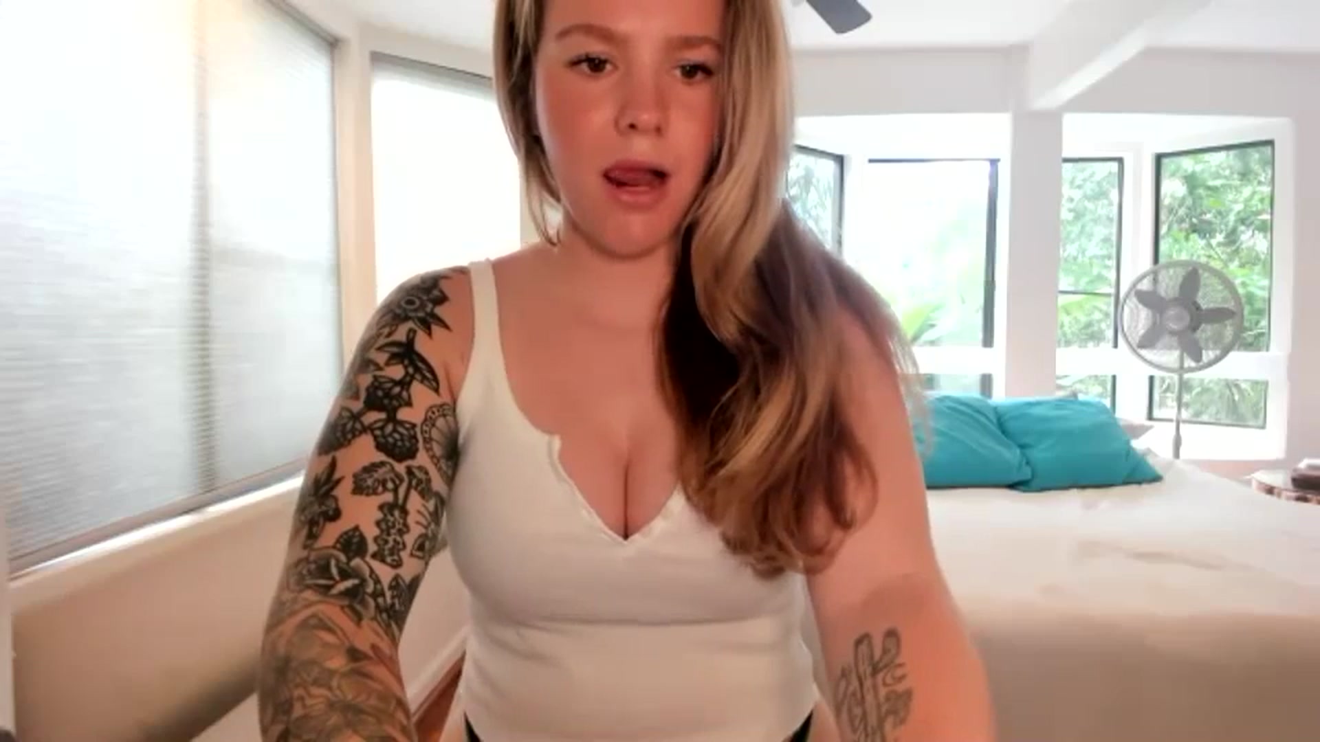 Gallery image thumbnail from KittyKat29's myfreecams stream on, 02/14/2024, 23:36 image 7 of 20