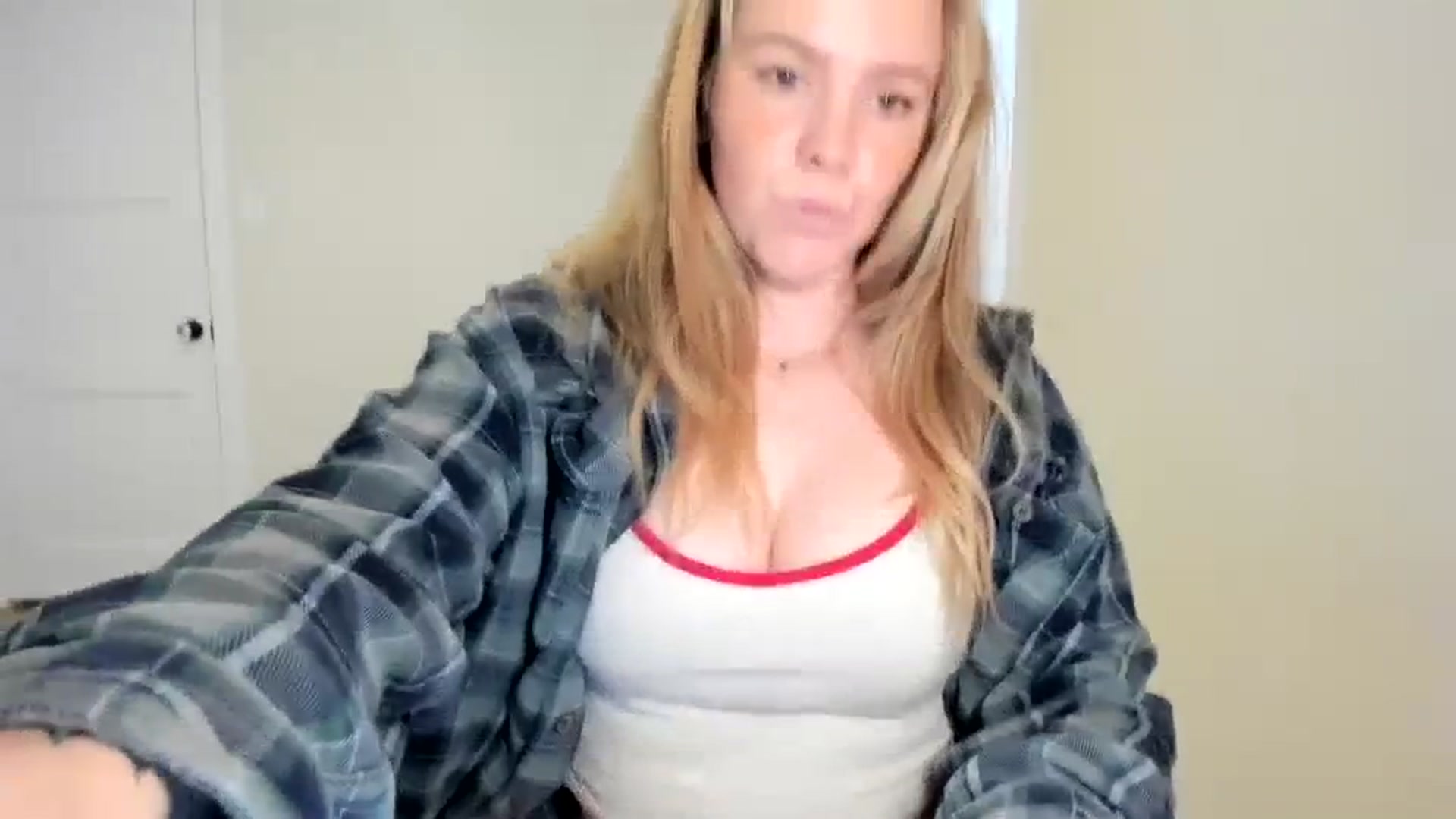 Gallery image thumbnail from KittyKat29's myfreecams stream on, 03/03/2024, 23:49 image 10 of 20