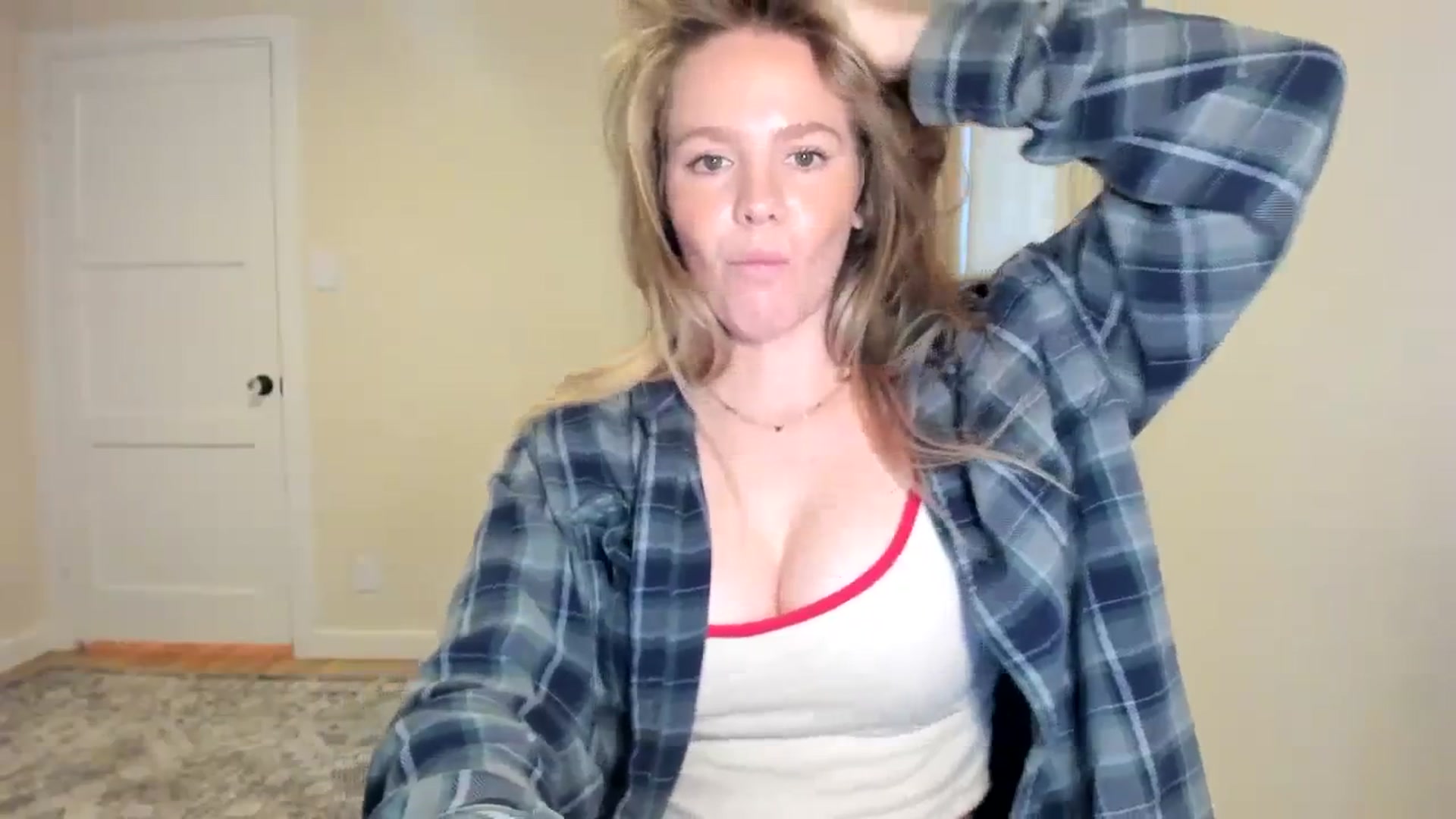 Gallery image thumbnail from KittyKat29's myfreecams stream on, 03/04/2024, 01:27 image 16 of 20