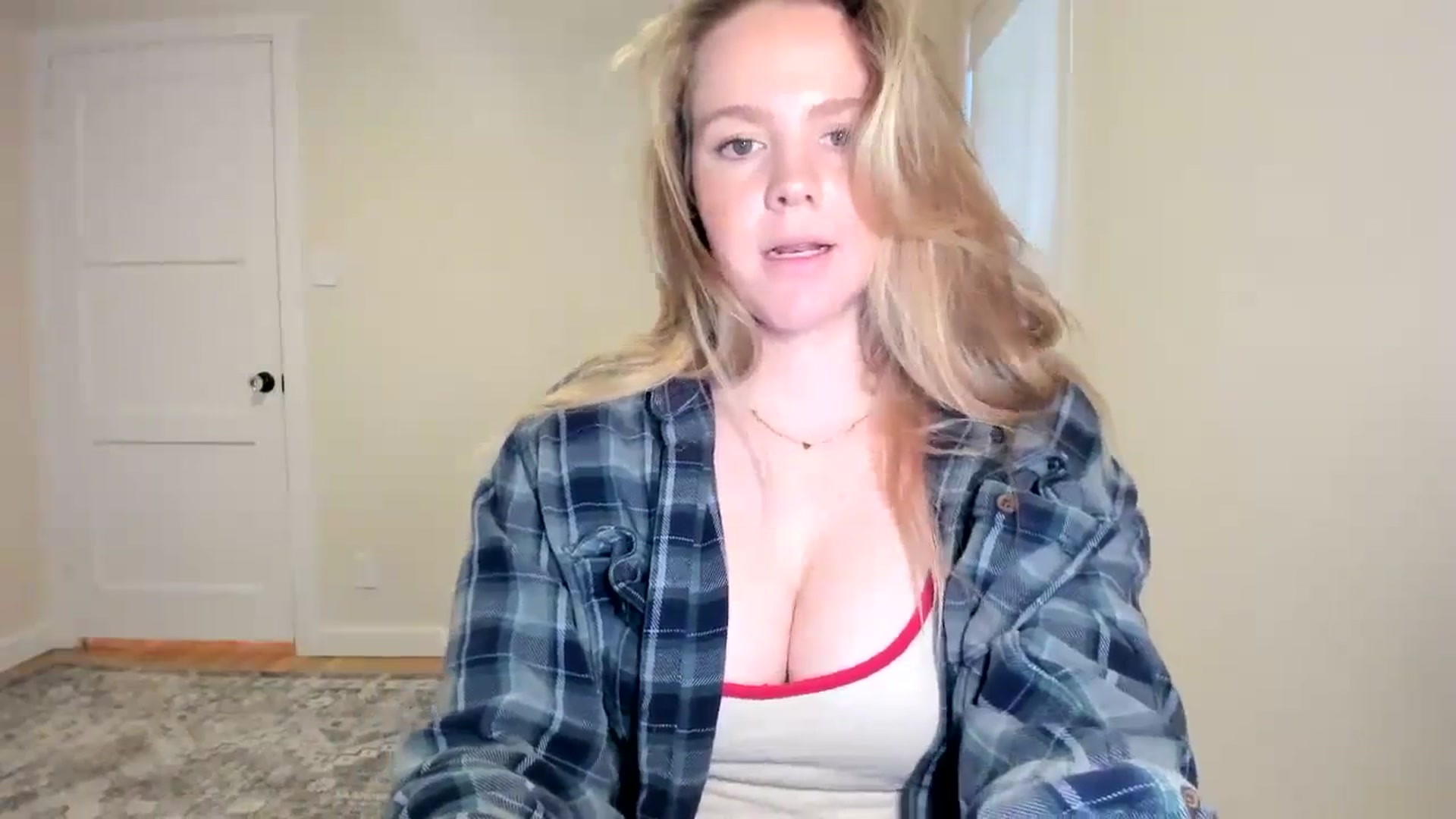 Gallery image thumbnail from KittyKat29's myfreecams stream on, 03/04/2024, 01:27 image 17 of 20