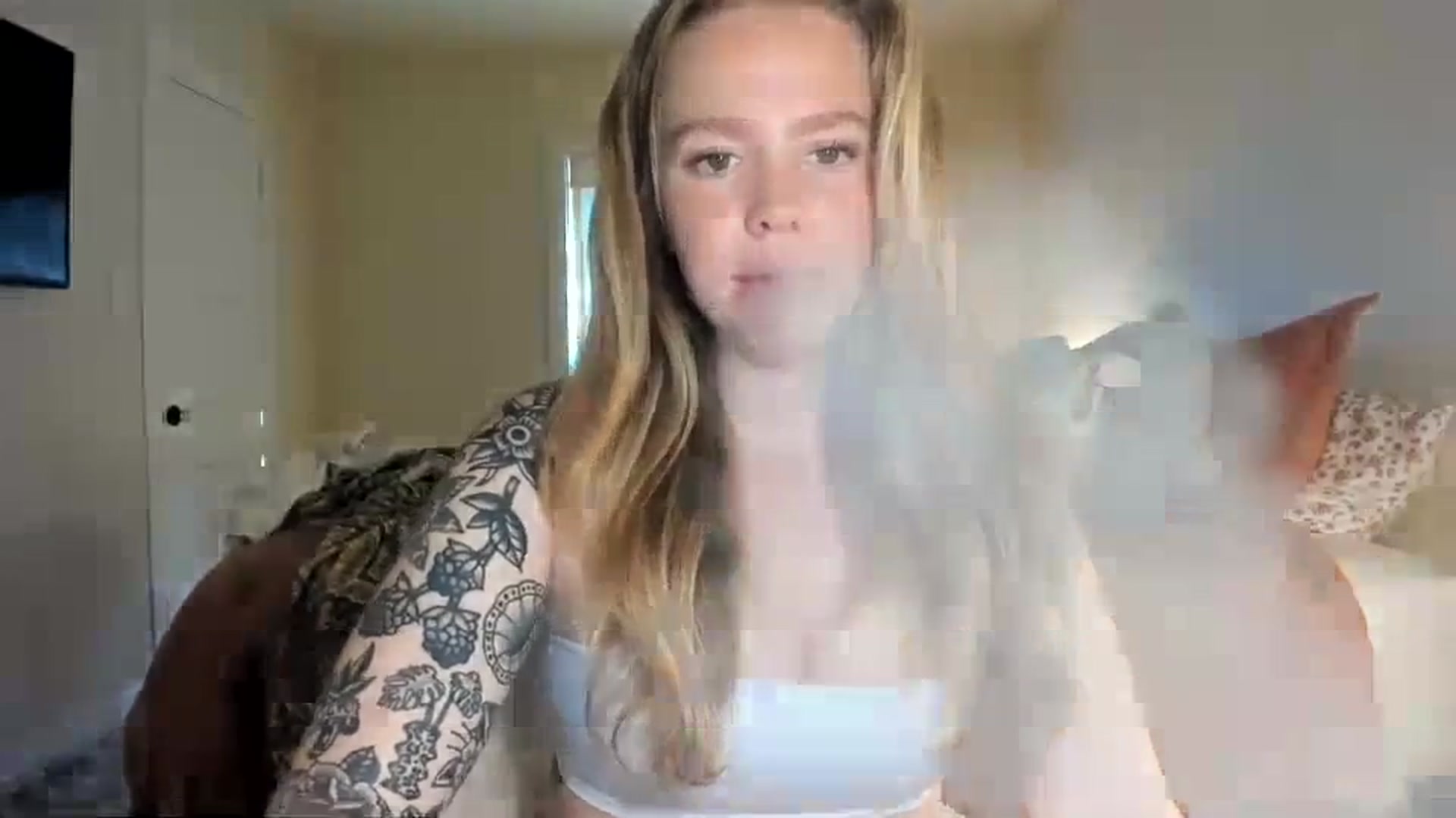 Gallery image thumbnail from KittyKat29's myfreecams stream on, 03/22/2024, 23:53 image 9 of 20
