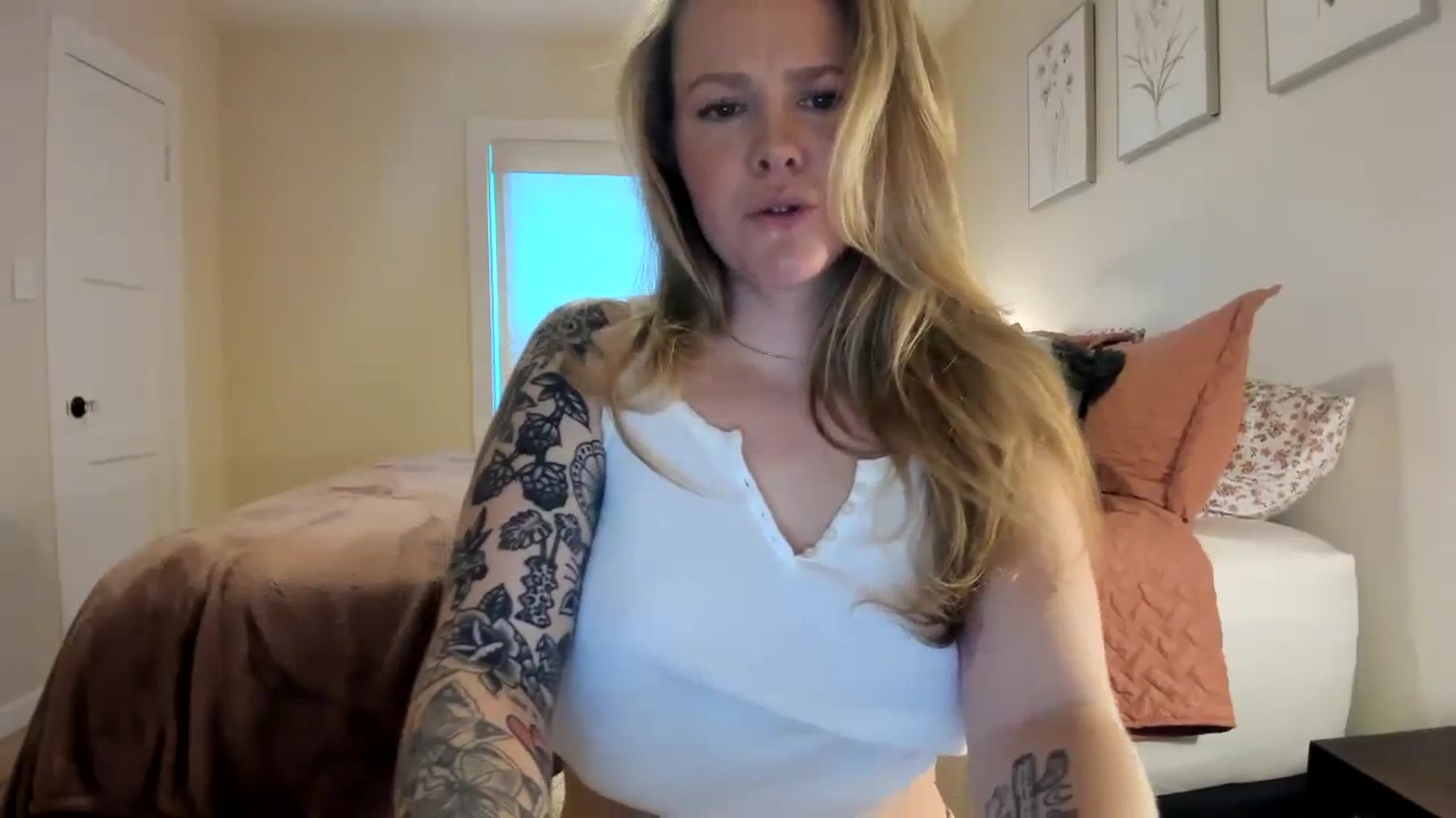 Gallery image thumbnail from KittyKat29's myfreecams stream on, 03/27/2024, 01:51 image 9 of 20
