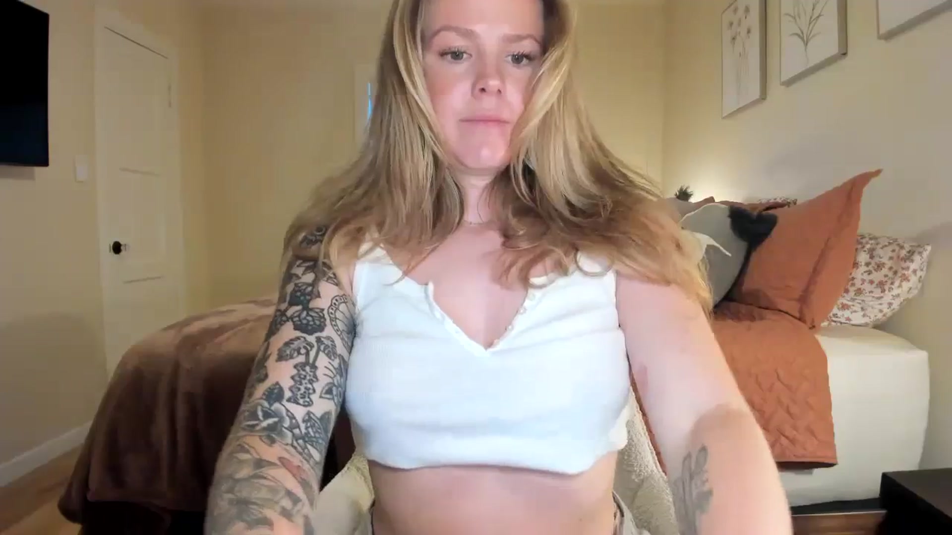 Gallery image thumbnail from KittyKat29's myfreecams stream on, 03/27/2024, 01:51 image 19 of 20