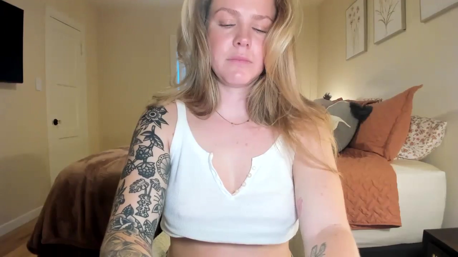 Gallery image thumbnail from KittyKat29's myfreecams stream on, 03/27/2024, 02:14 image 18 of 20