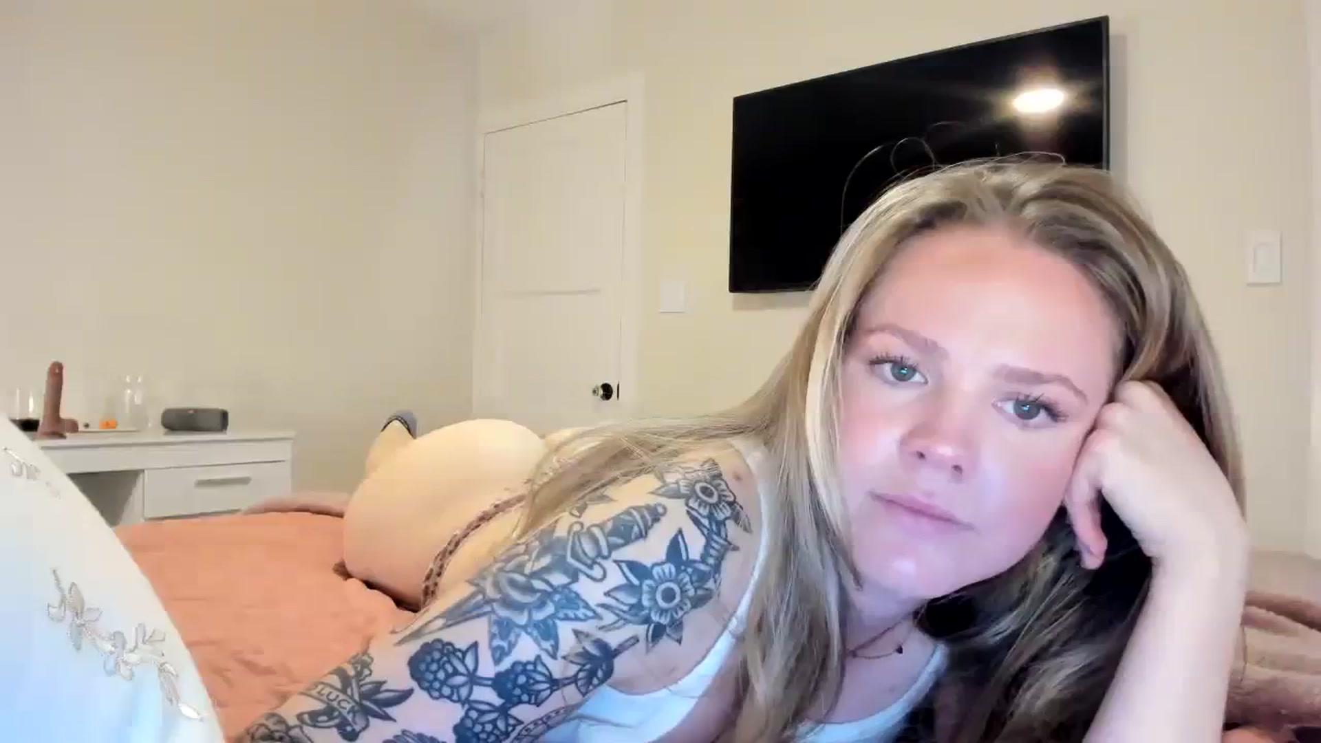Gallery image thumbnail from KittyKat29's myfreecams stream on, 03/27/2024, 02:14 image 14 of 20