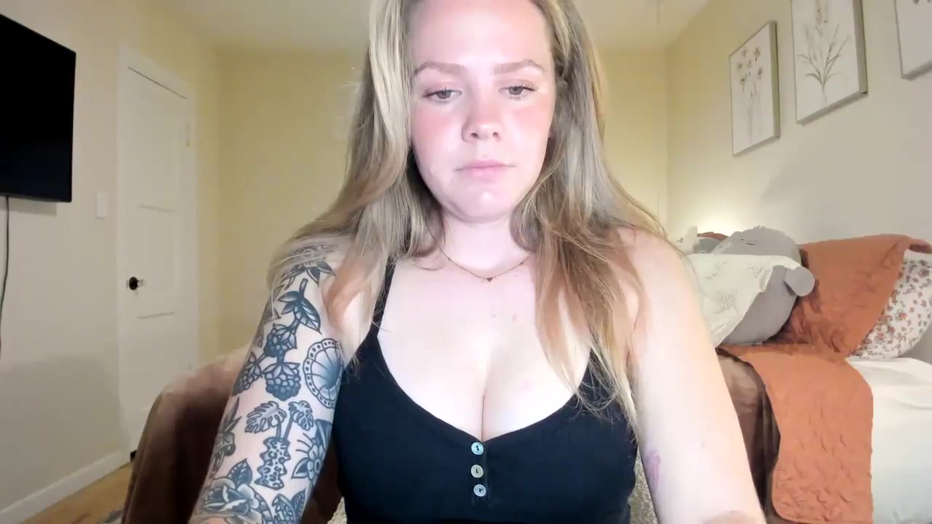 Gallery image thumbnail from KittyKat29's myfreecams stream on, 04/02/2024, 05:15 image 2 of 20