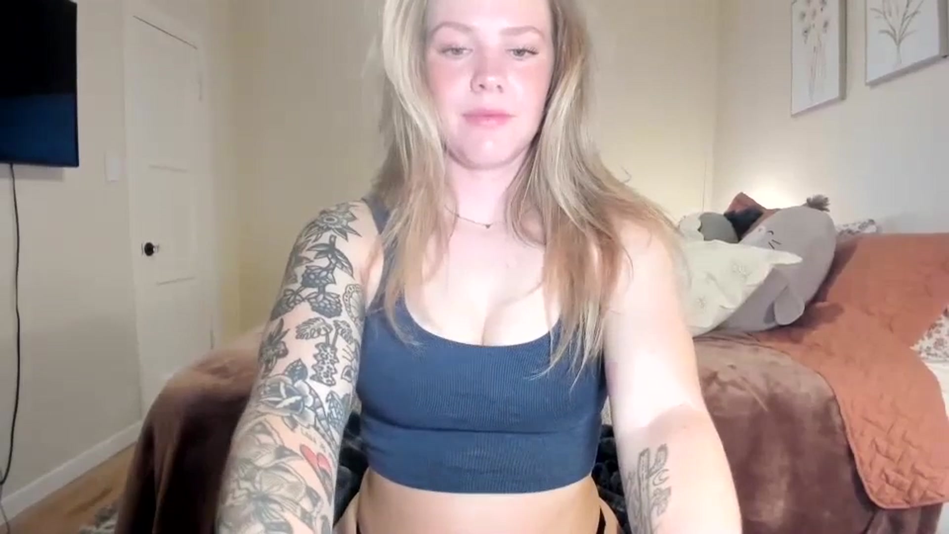 Gallery image thumbnail from KittyKat29's myfreecams stream on, 04/08/2024, 01:37 image 6 of 20