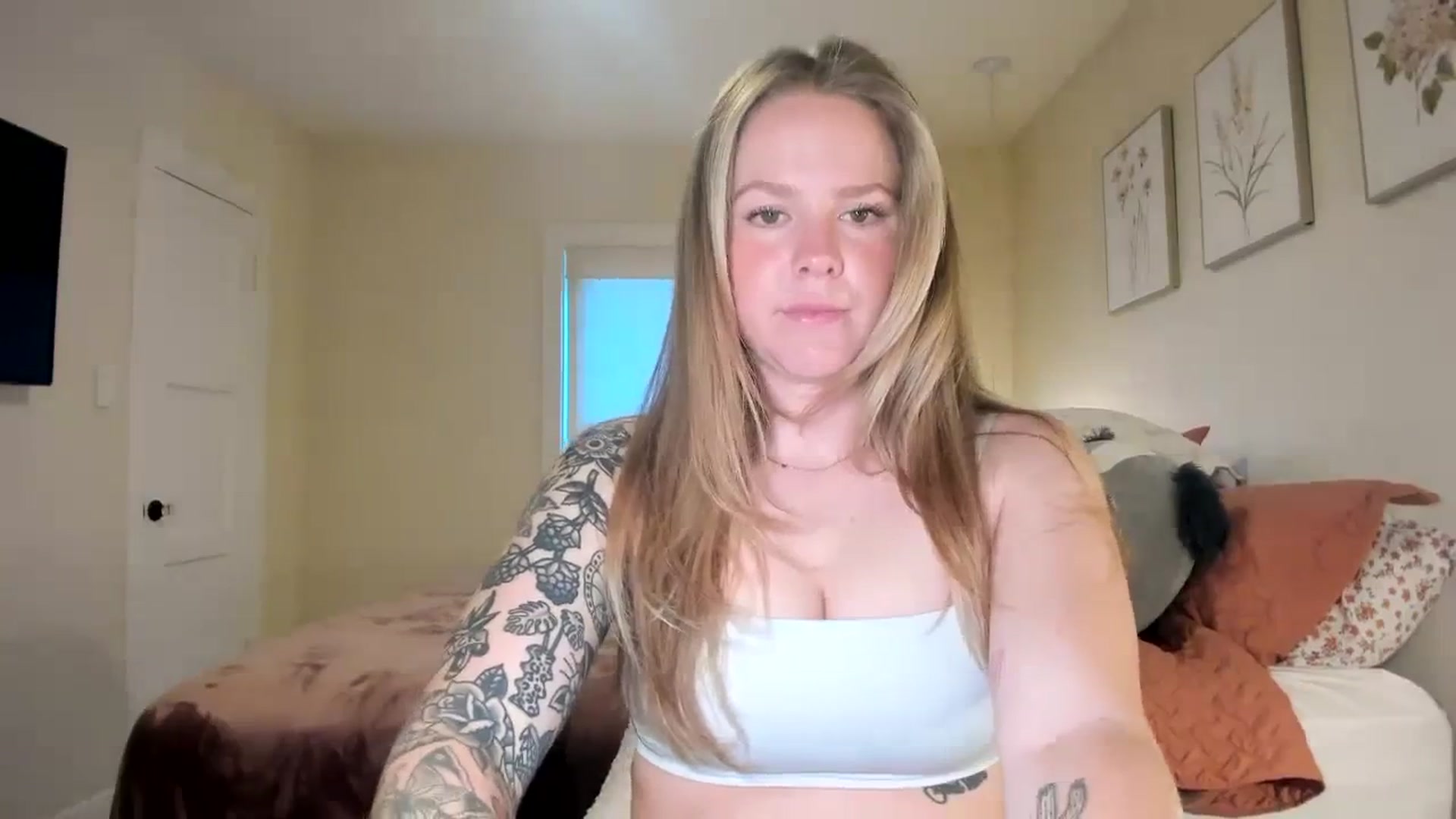 Gallery image thumbnail from KittyKat29's myfreecams stream on, 04/10/2024, 01:26 image 6 of 20
