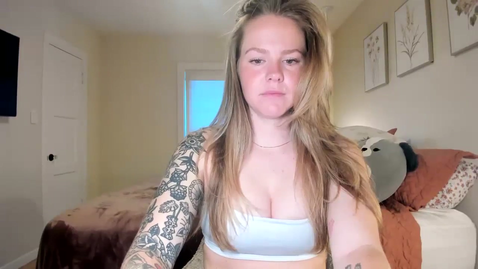 Gallery image thumbnail from KittyKat29's myfreecams stream on, 04/10/2024, 01:26 image 17 of 20
