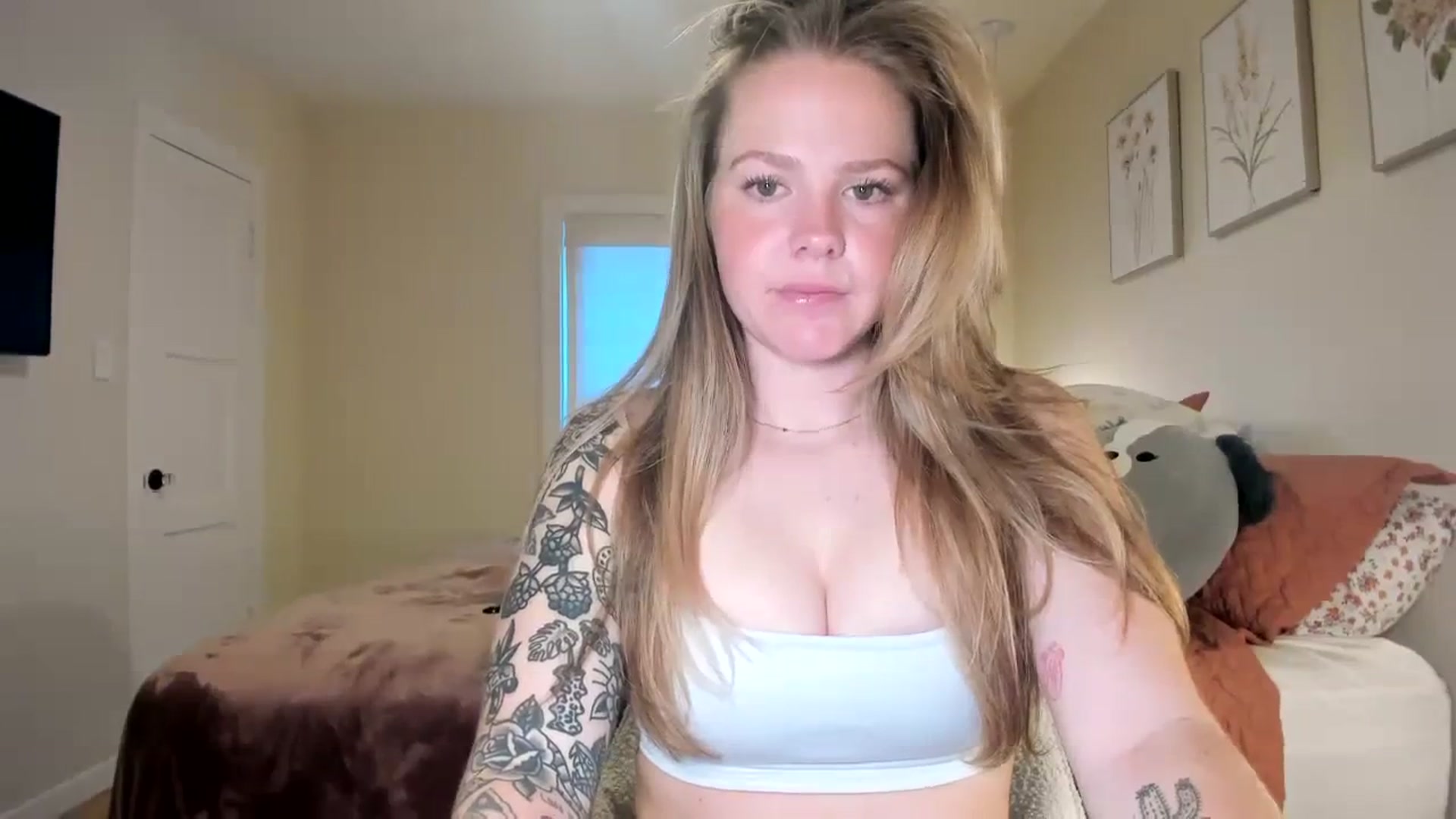 Gallery image thumbnail from KittyKat29's myfreecams stream on, 04/10/2024, 01:26 image 16 of 20