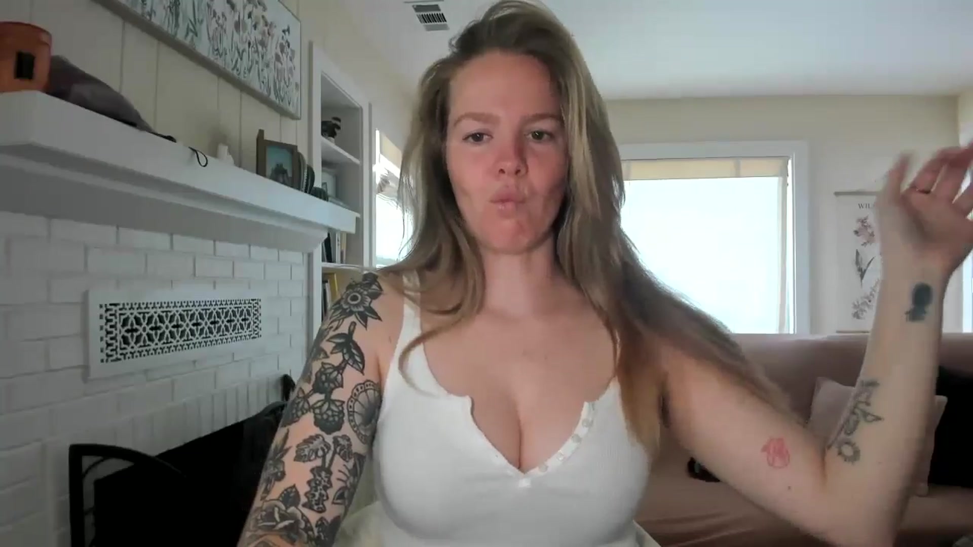 Gallery image thumbnail from KittyKat29's myfreecams stream on, 05/10/2024, 17:26 image 14 of 20