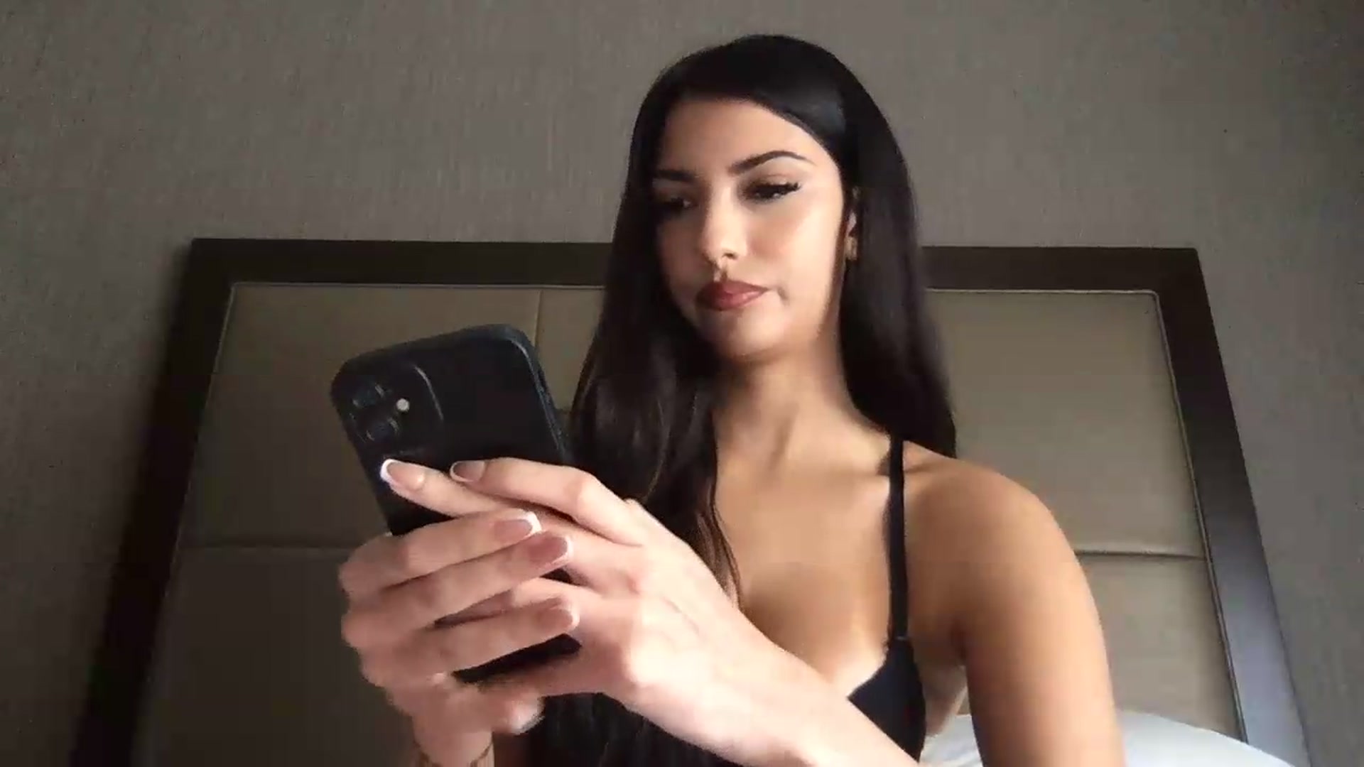 Gallery image thumbnail from KittyKatalina's myfreecams stream on, 06/30/2026, 22:35 image 15 of 20