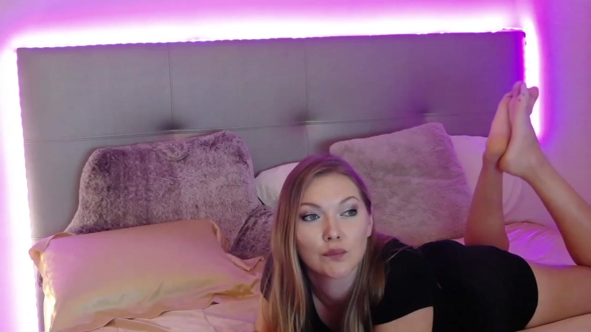 Gallery image thumbnail from KittyKpk's myfreecams stream on, 11/27/2022, 06:19 image 18 of 20