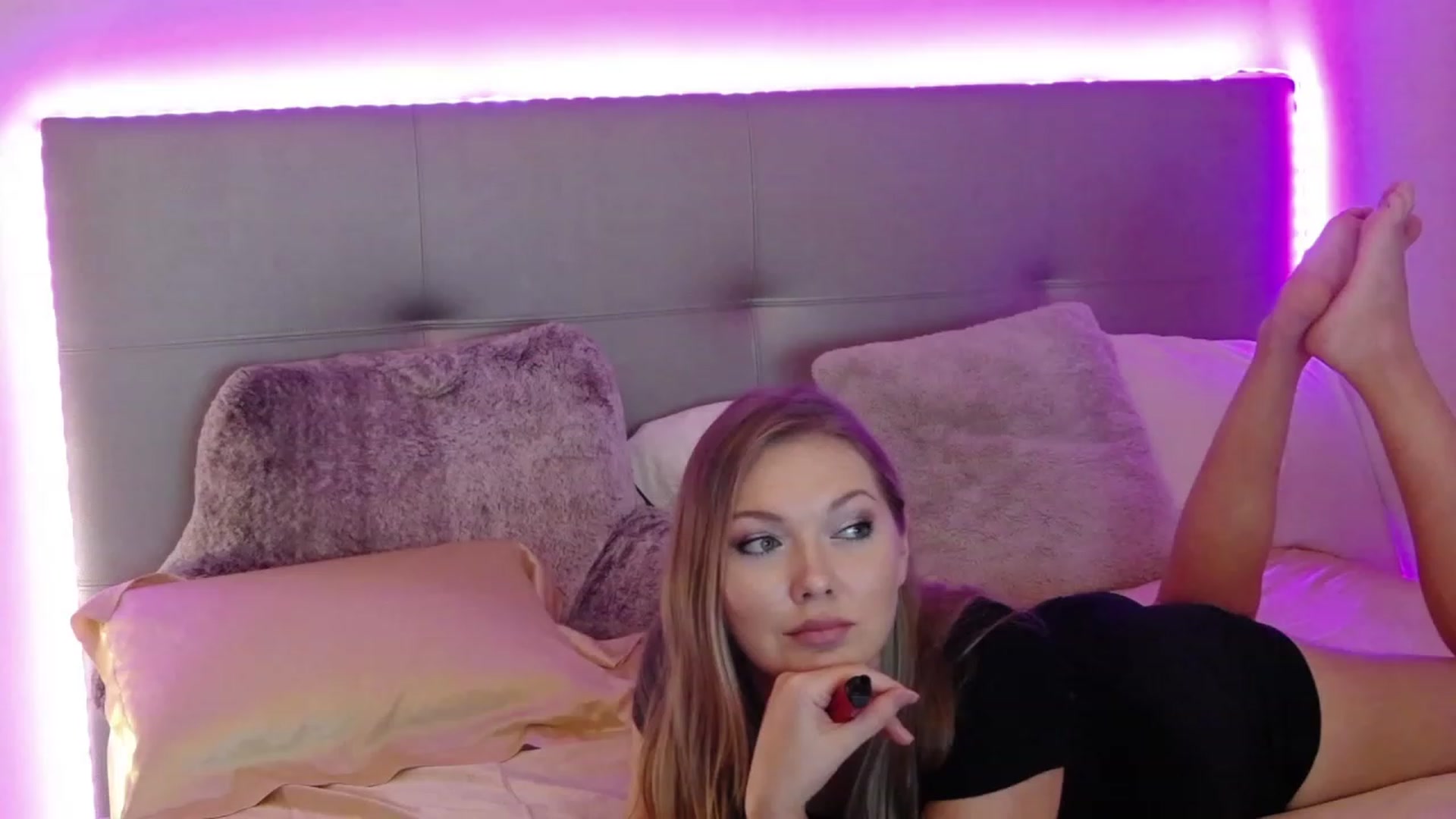 Gallery image thumbnail from KittyKpk's myfreecams stream on, 11/27/2022, 06:19 image 19 of 20