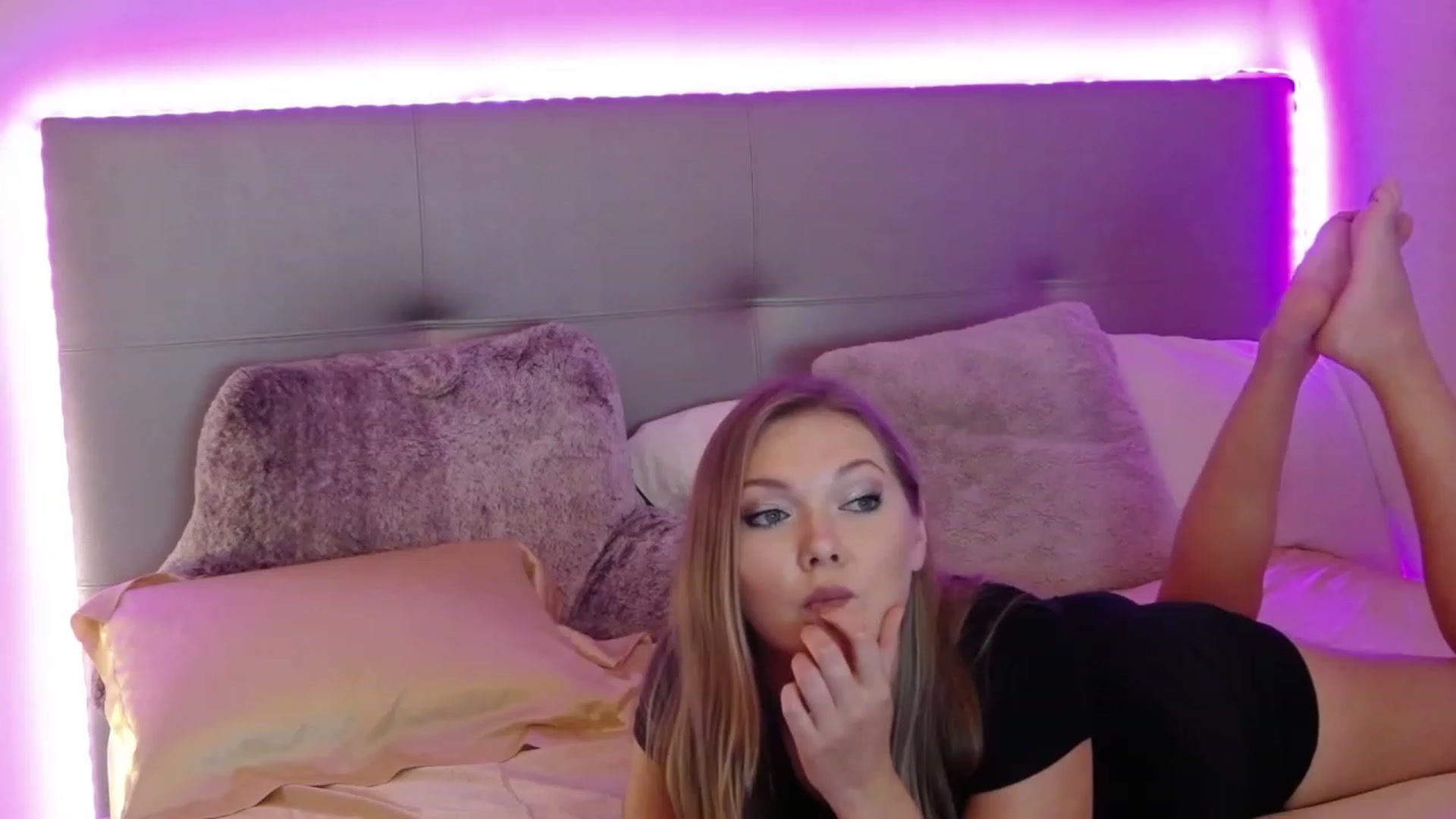 Gallery image thumbnail from KittyKpk's myfreecams stream on, 11/27/2022, 06:19 image 20 of 20