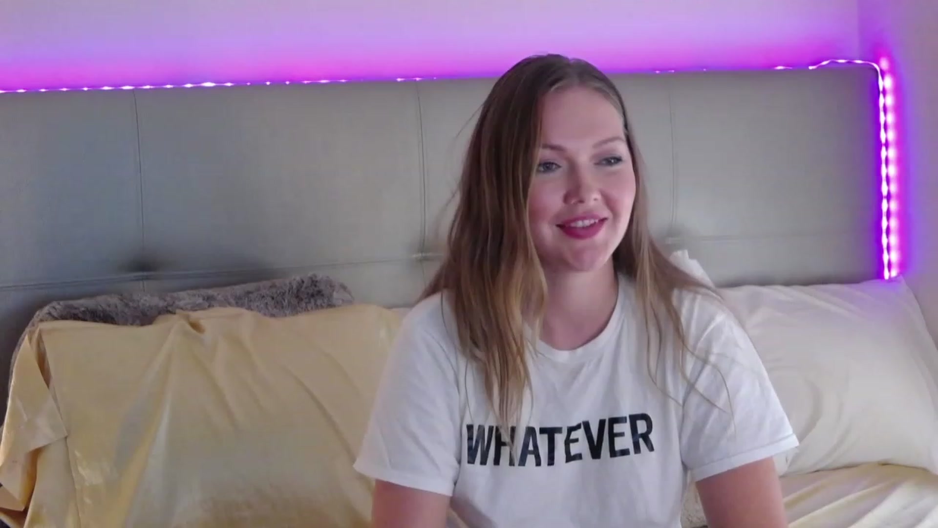 Gallery image thumbnail from KittyKpk's myfreecams stream on, 12/22/2022, 15:33 image 15 of 20